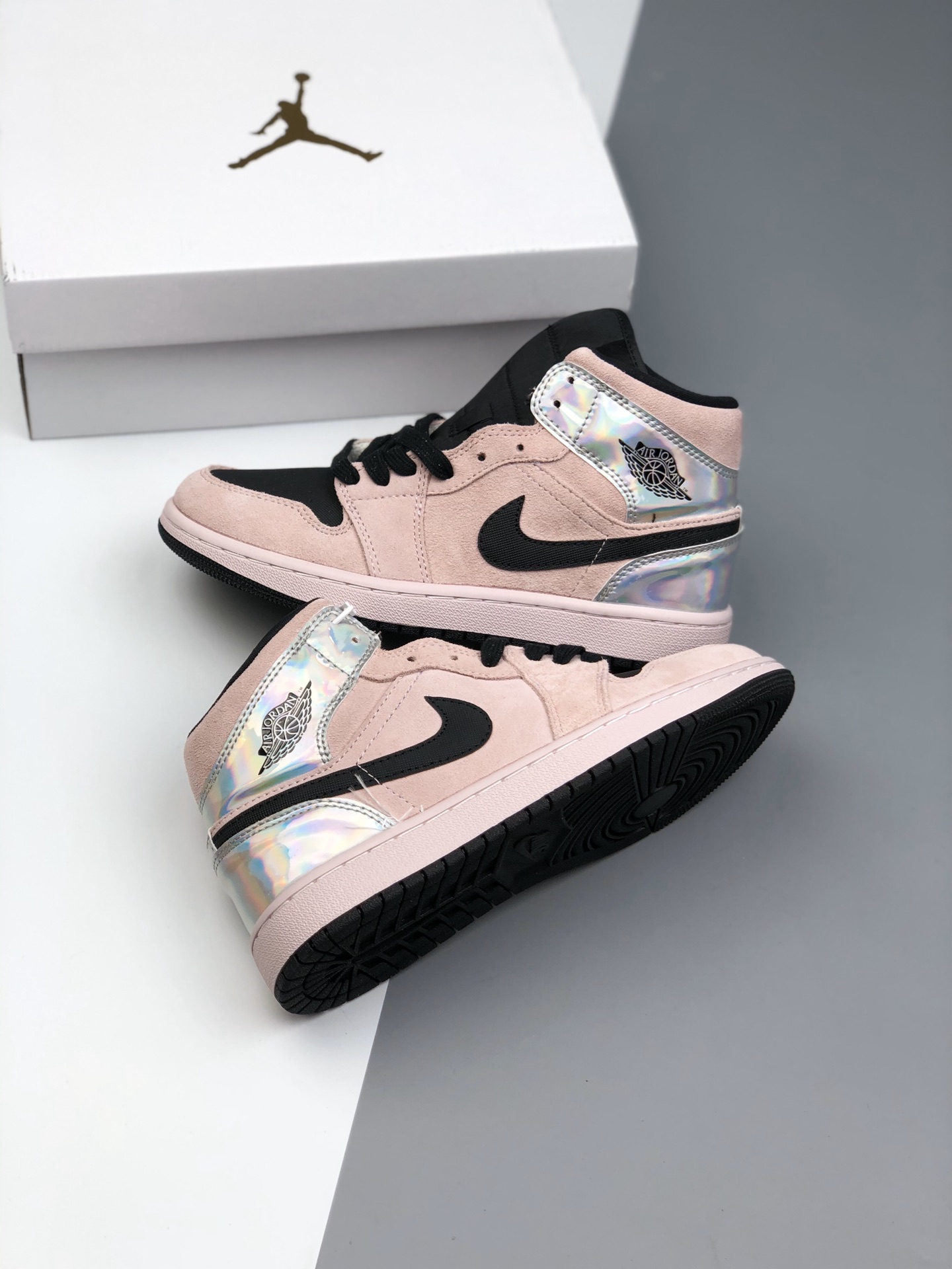 200   原260版本 Air Jordan 1 Mid “Iridescent”镭射脏粉 BQ6472-602