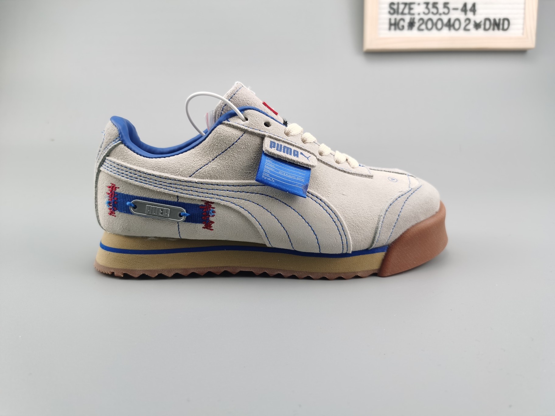 ♨️价格：110
♨️码数：👉 如图所示👈 
♨️编码；HC#200402¥DND
♨️简介：PUMA x Roma ADER ERROR 彪马联名款男女翻毛板鞋休闲鞋 370109-01好穿不磨脚 超复古神仙运动鞋无法拒绝它的颜值~码数标准~puma最新🔥 爆款~德训鞋头妥妥复古风~还有刺绣和外露的标签满满细节感