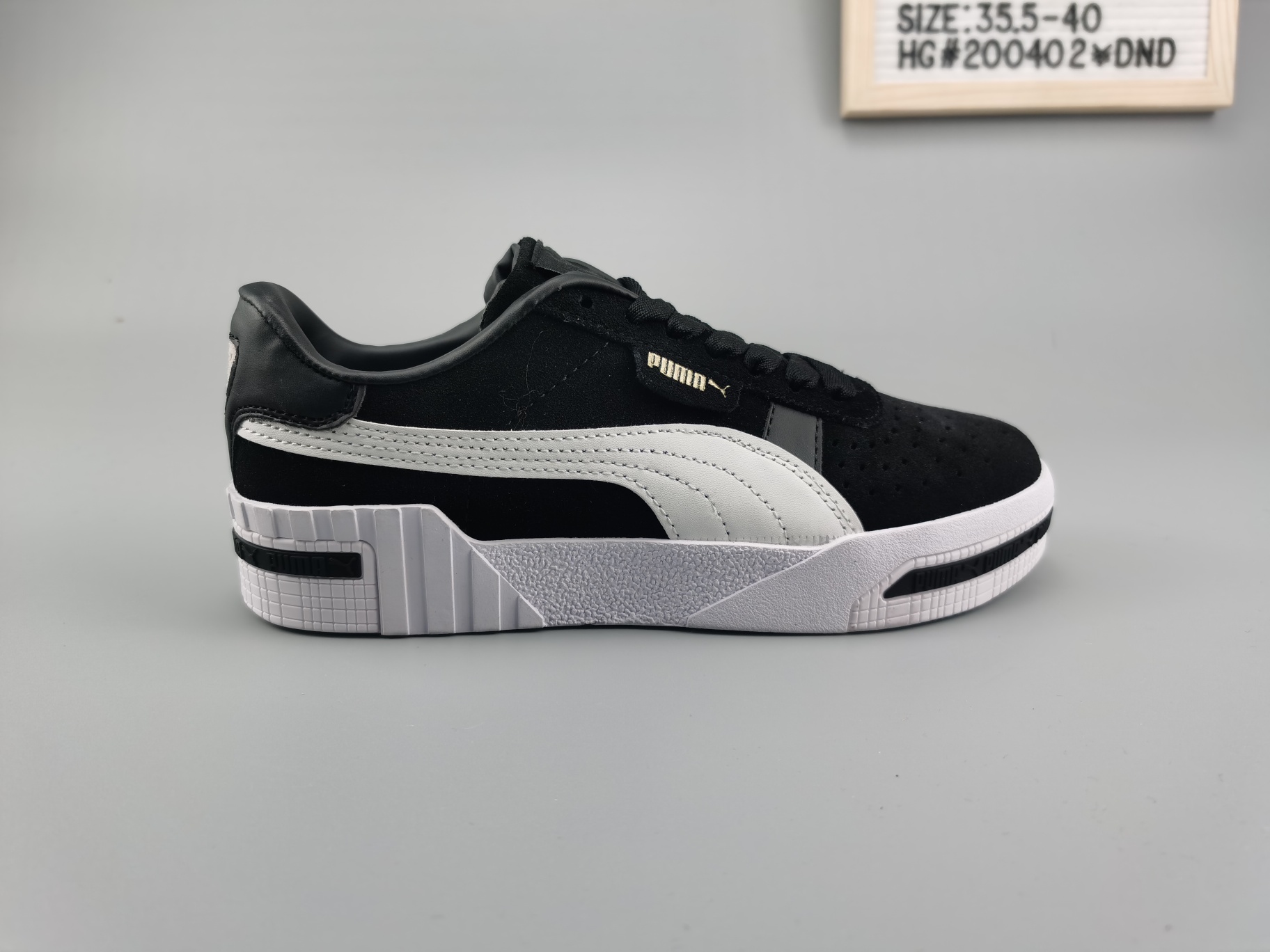 ♨️价格：110
♨️码数：👉 如图所示👈 
♨️编码；HC#200402¥DND
♨️简介：真标Puma Suede Plarfotm Gold  彪马 三明治厚底 复古网球风松糕百搭 皮革板鞋#X80A0E
SWSIZE：35.5 36 36.5 37 38 38.5 39 40
#200401BF