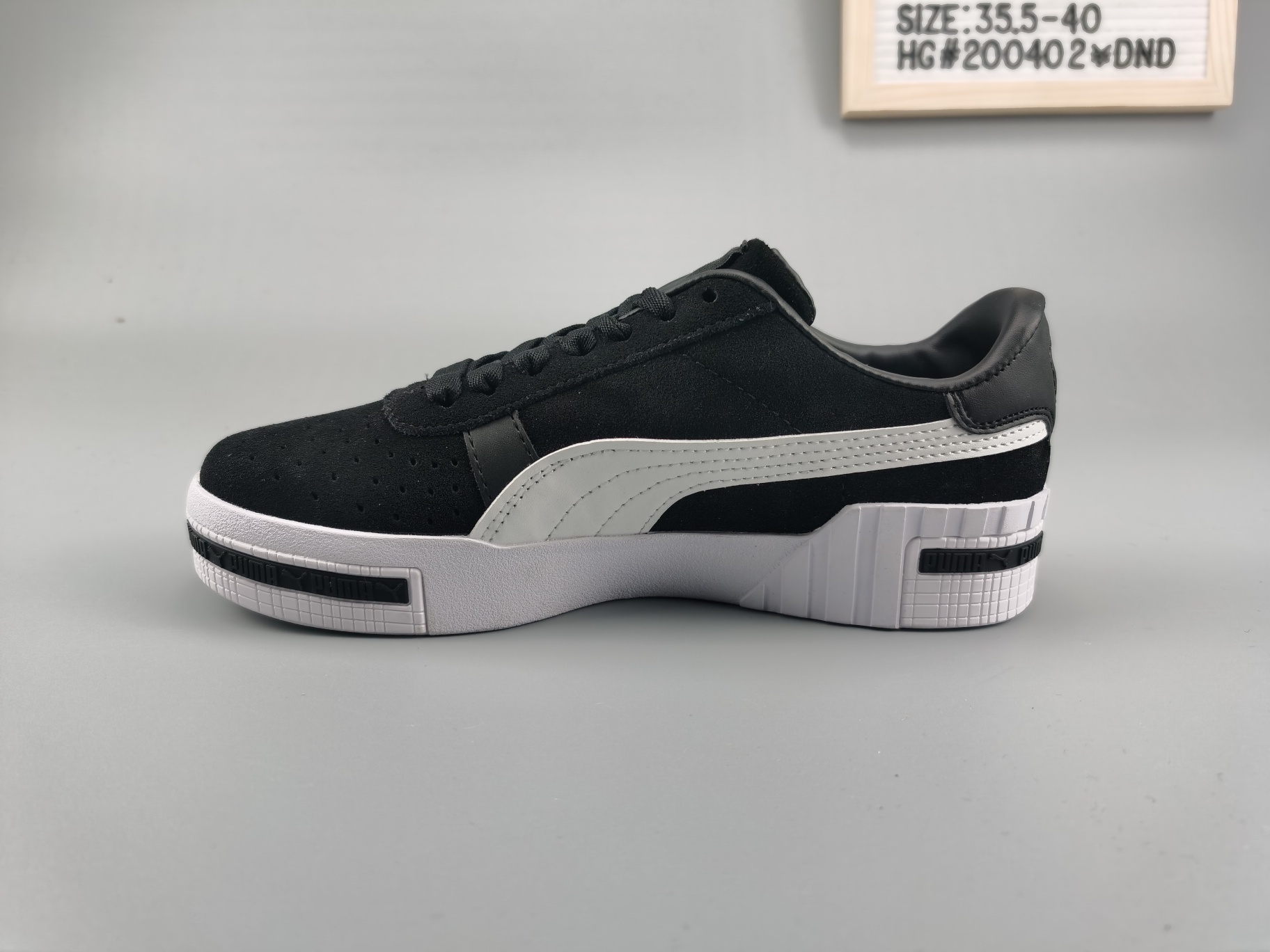 ♨️价格：110
♨️码数：👉 如图所示👈 
♨️编码；HC#200402¥DND
♨️简介：真标Puma Suede Plarfotm Gold  彪马 三明治厚底 复古网球风松糕百搭 皮革板鞋#X80A0E
SWSIZE：35.5 36 36.5 37 38 38.5 39 40
#200401BF