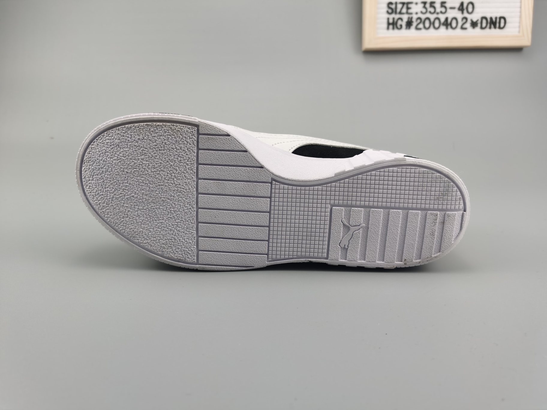 ♨️价格：110
♨️码数：👉 如图所示👈 
♨️编码；HC#200402¥DND
♨️简介：真标Puma Suede Plarfotm Gold  彪马 三明治厚底 复古网球风松糕百搭 皮革板鞋#X80A0E
SWSIZE：35.5 36 36.5 37 38 38.5 39 40
#200401BF