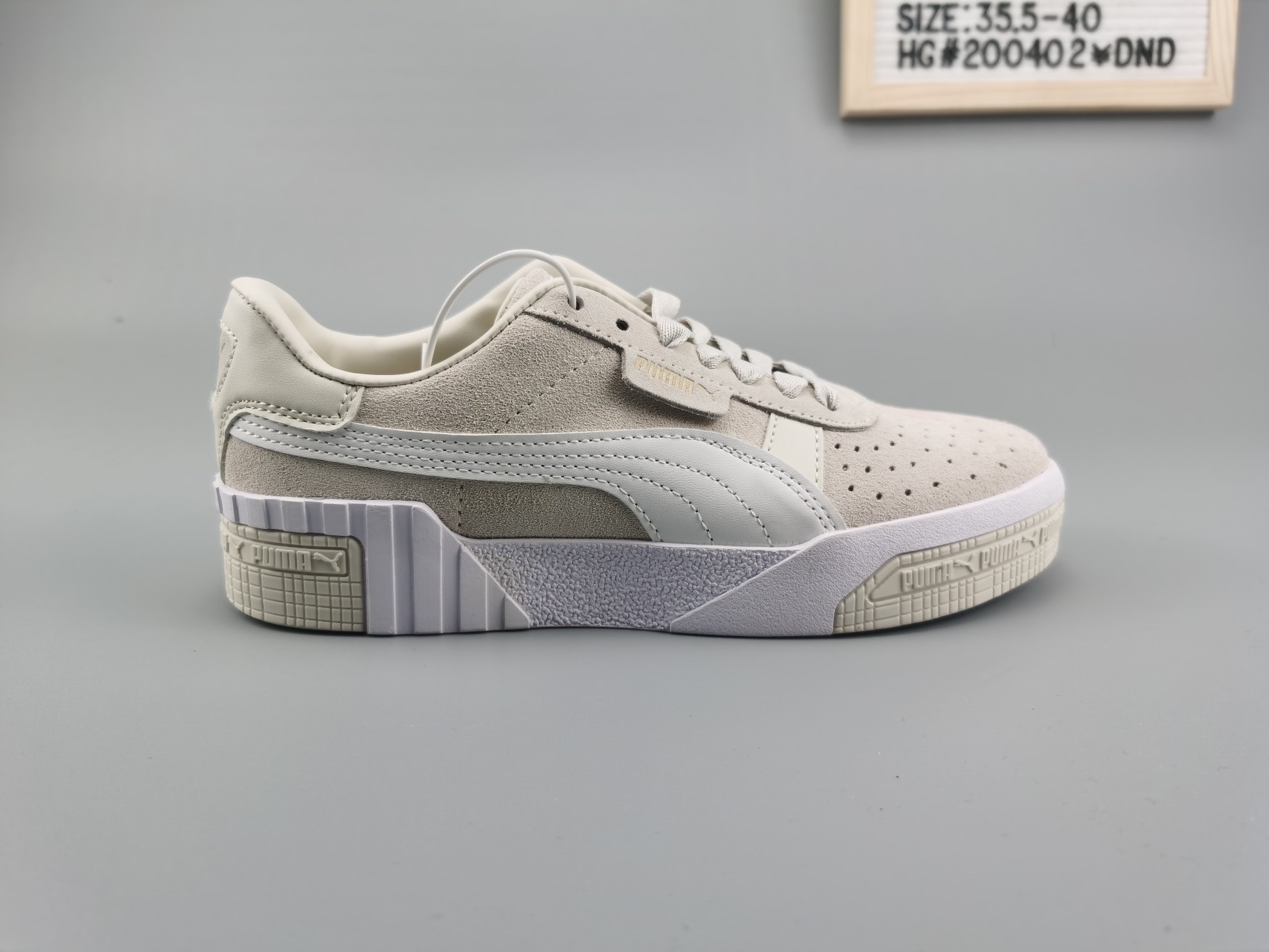 ♨️价格：110
♨️码数：👉 如图所示👈 
♨️编码；HC#200402¥DND
♨️简介：真标Puma Suede Plarfotm Gold  彪马 三明治厚底 复古网球风松糕百搭 皮革板鞋#X80A0E
SWSIZE：35.5 36 36.5 37 38 38.5 39 40
#200401BF