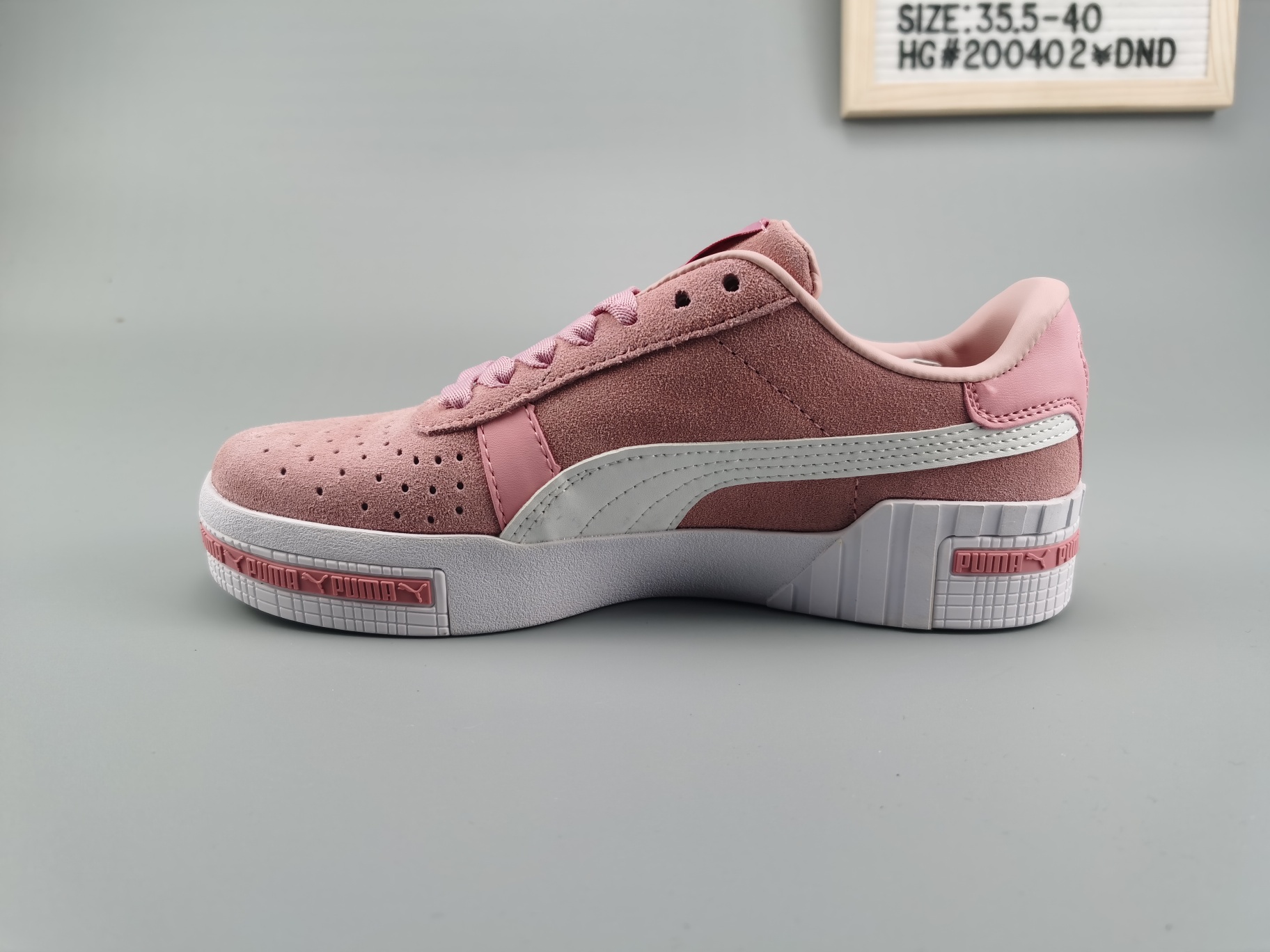 ♨️价格：110
♨️码数：👉 如图所示👈 
♨️编码；HC#200402¥DND
♨️简介：真标Puma Suede Plarfotm Gold  彪马 三明治厚底 复古网球风松糕百搭 皮革板鞋#X80A0E
SWSIZE：35.5 36 36.5 37 38 38.5 39 40
#200401BF