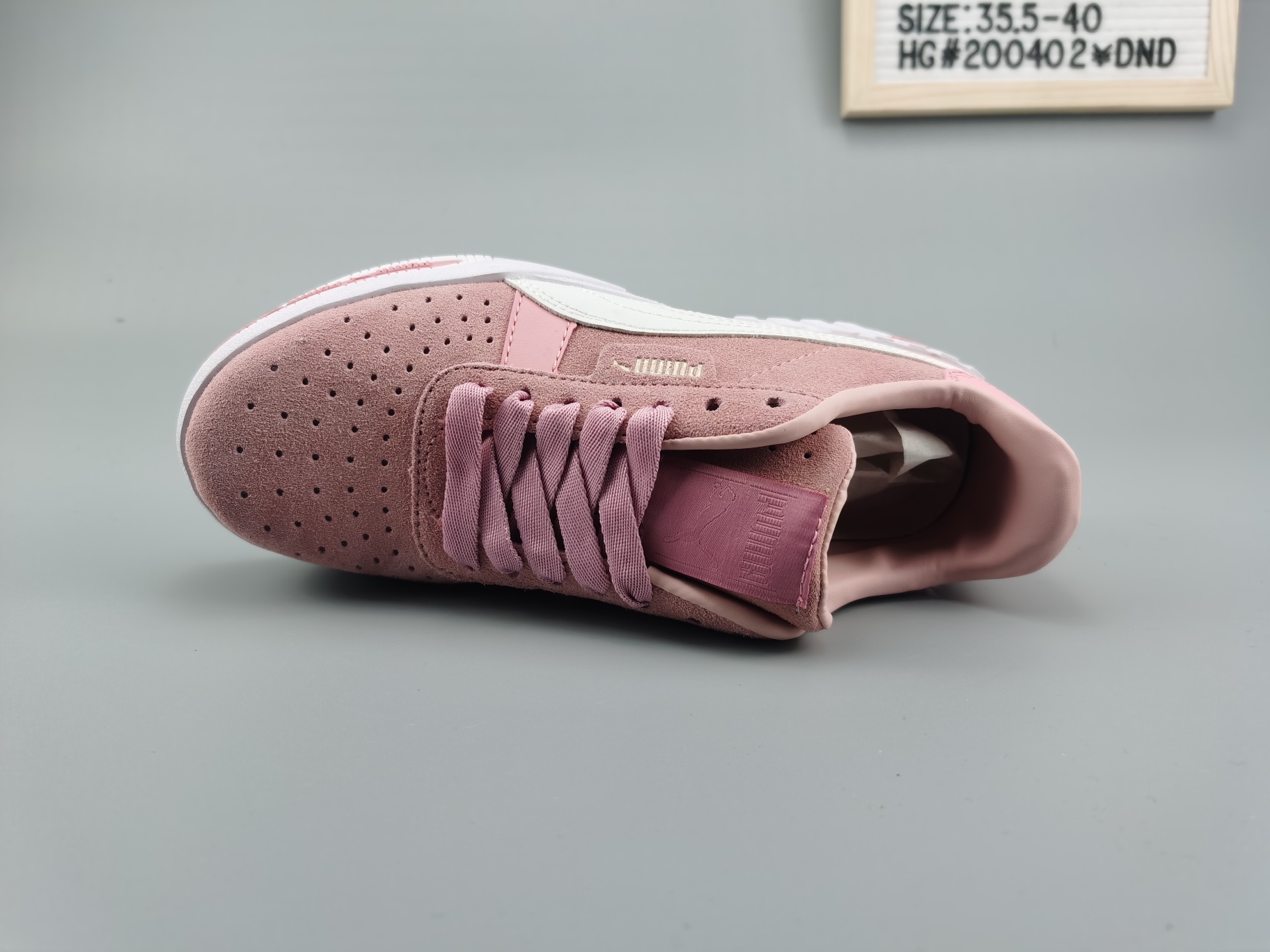 ♨️价格：110
♨️码数：👉 如图所示👈 
♨️编码；HC#200402¥DND
♨️简介：真标Puma Suede Plarfotm Gold  彪马 三明治厚底 复古网球风松糕百搭 皮革板鞋#X80A0E
SWSIZE：35.5 36 36.5 37 38 38.5 39 40
#200401BF