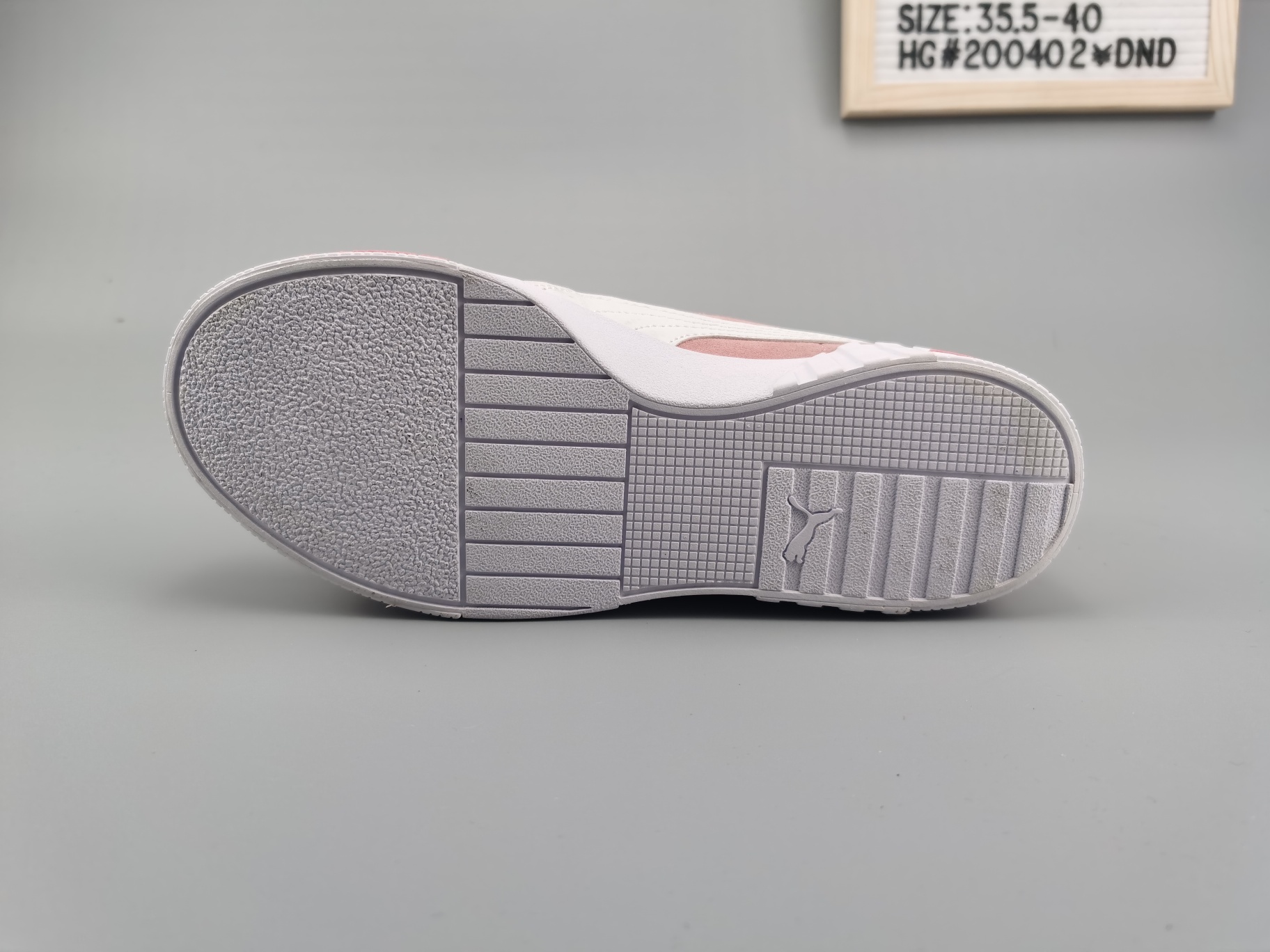 ♨️价格：110
♨️码数：👉 如图所示👈 
♨️编码；HC#200402¥DND
♨️简介：真标Puma Suede Plarfotm Gold  彪马 三明治厚底 复古网球风松糕百搭 皮革板鞋#X80A0E
SWSIZE：35.5 36 36.5 37 38 38.5 39 40
#200401BF