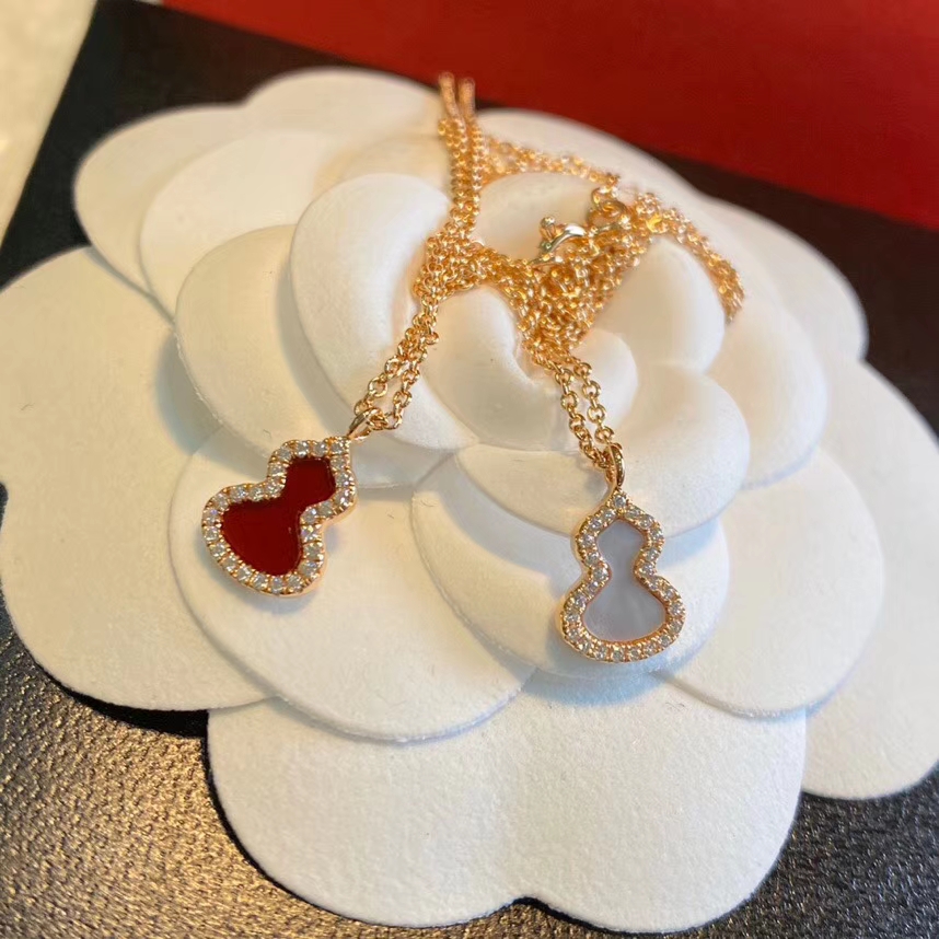 NO:103015,A must-have set of necklaces for wealthy fairy women. Qeelin Wulu series, kilin necklace, qeelin, necklace19860909项链富贵仙女人手必备一套 Qeelin 麒麟Wulu 系列,麒麟项链,qeelin,necklace,Jewelry