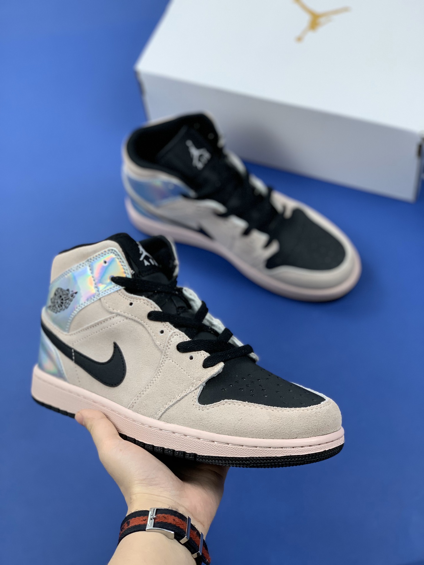 240  Nike Air Jordan 1 Mid GS “ 粉银色” AJ1中邦休闲板鞋 BQ6472-602