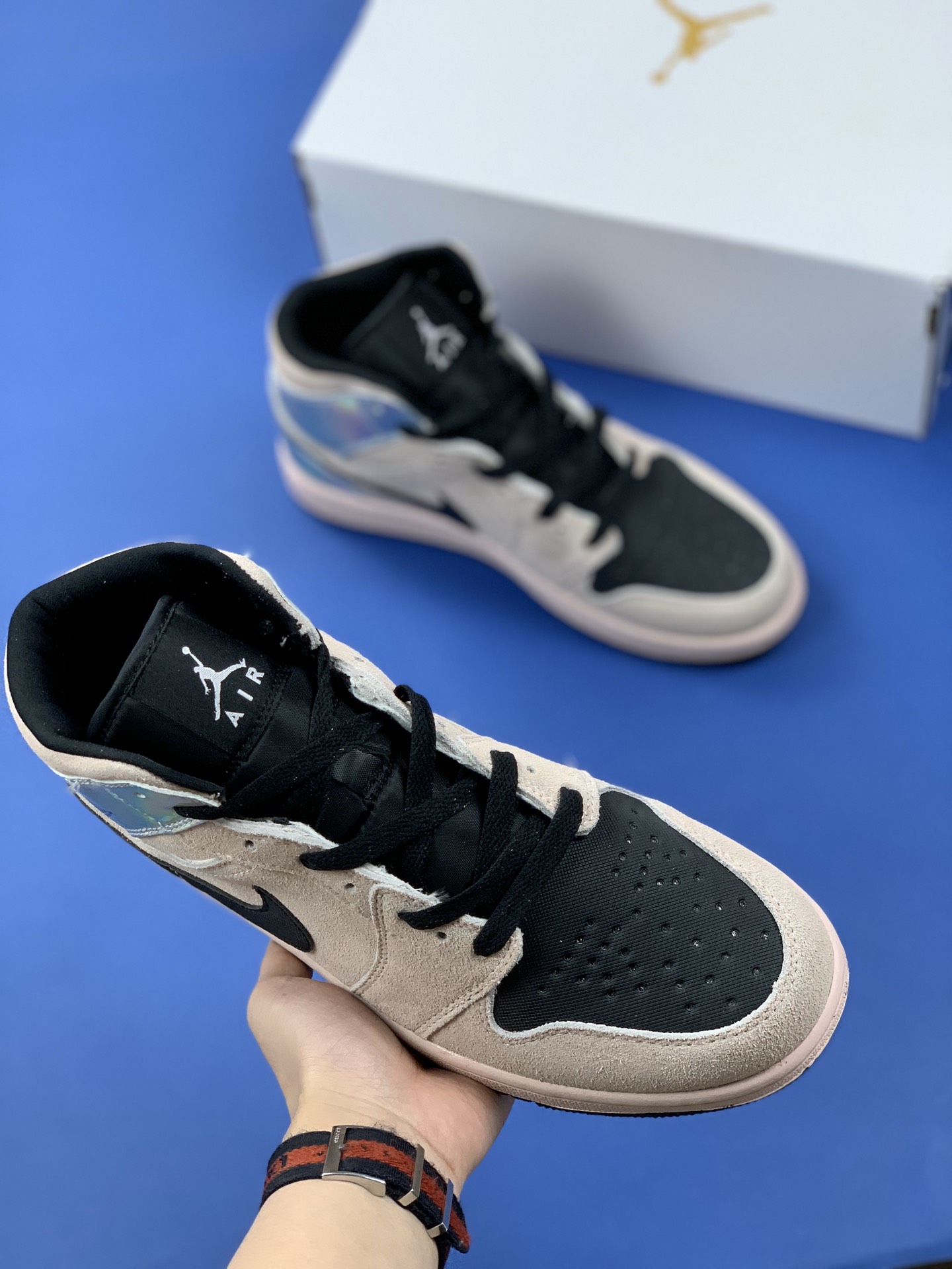 240  Nike Air Jordan 1 Mid GS “ 粉银色” AJ1中邦休闲板鞋 BQ6472-602