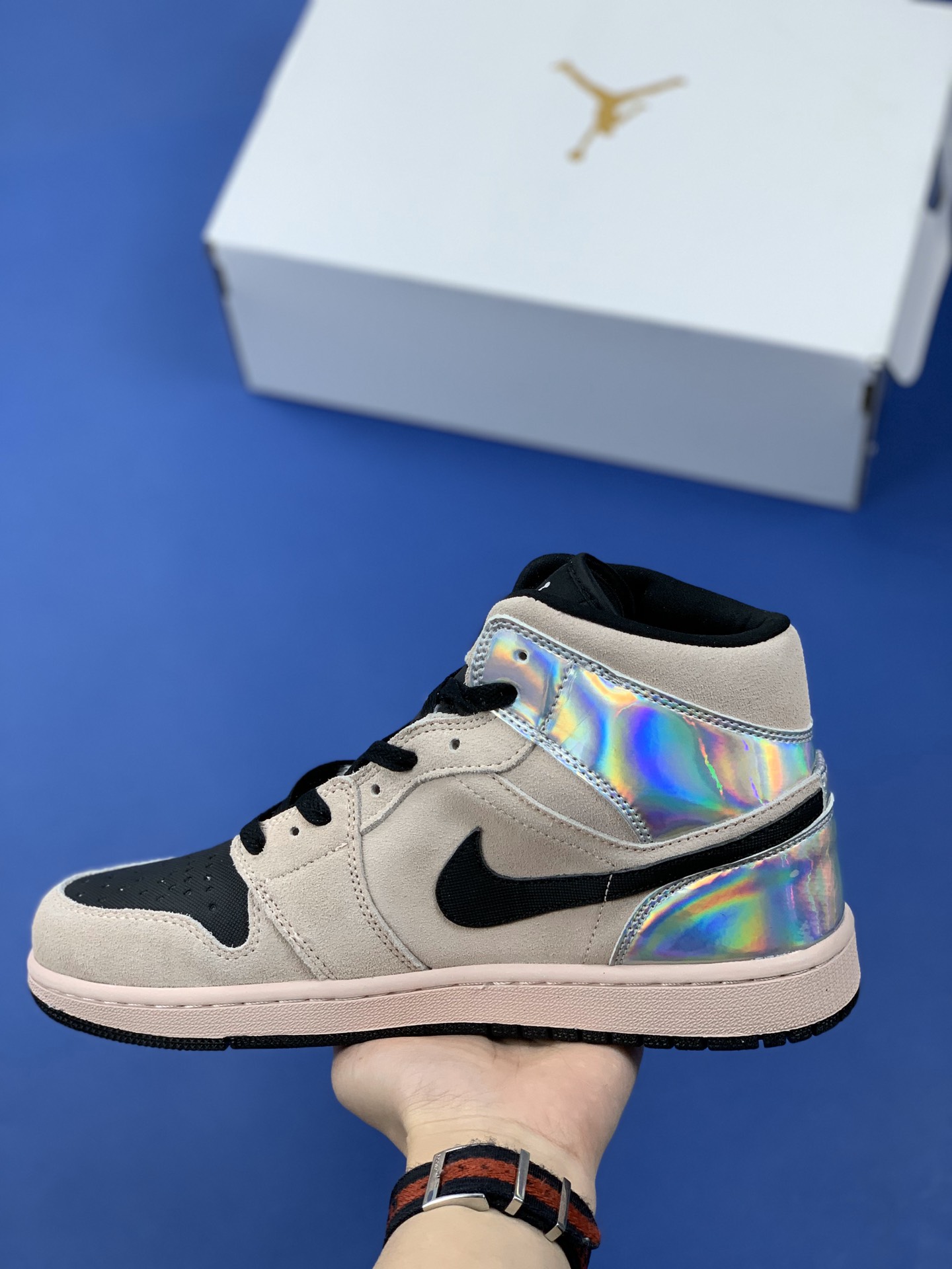 240  Nike Air Jordan 1 Mid GS “ 粉银色” AJ1中邦休闲板鞋 BQ6472-602