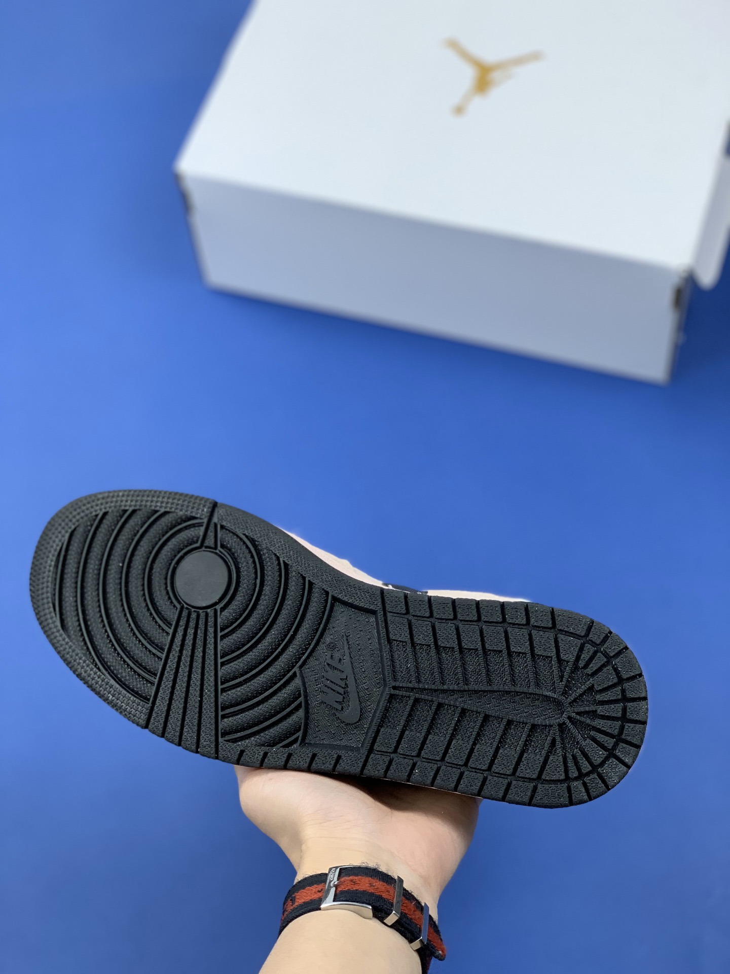 240  Nike Air Jordan 1 Mid GS “ 粉银色” AJ1中邦休闲板鞋 BQ6472-602
