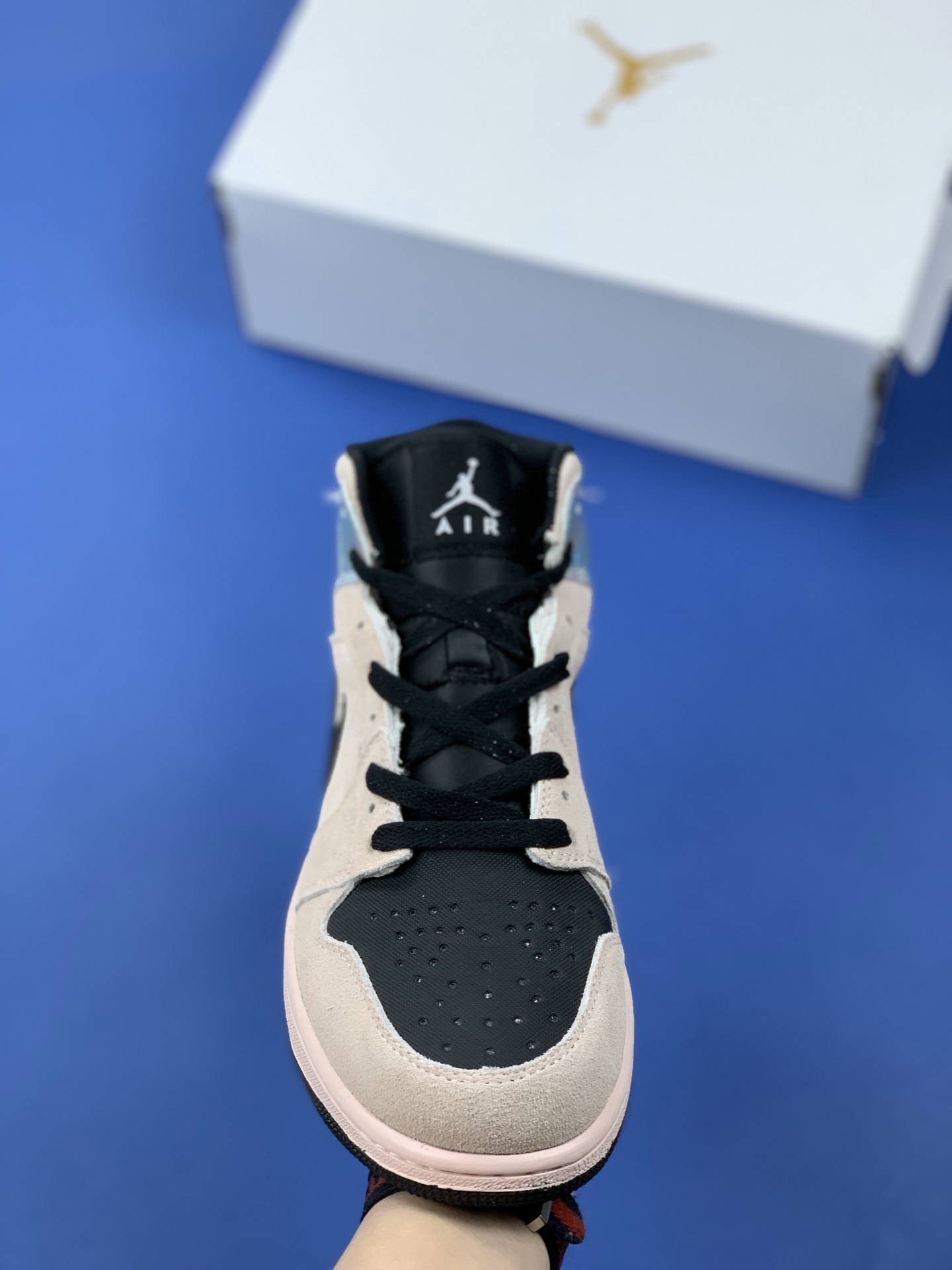 240  Nike Air Jordan 1 Mid GS “ 粉银色” AJ1中邦休闲板鞋 BQ6472-602