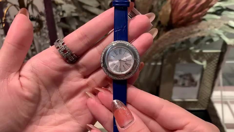 Piaget 尺寸 29*8mm 蓝宝石玻璃镜面 简约的设计 大胆而多彩的配色