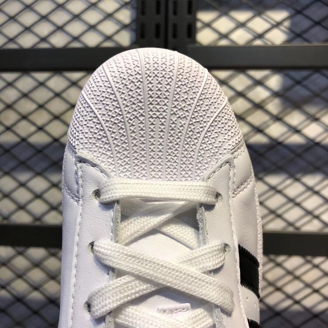 150 三叶草 Adidas Superstar 黑红刺绣 贝壳头经典百搭休闲运动板鞋 官方FW6384 FW6385-莆田鞋,莆田鞋货源,高仿鞋,高仿鞋货源,安福档口,莆田高仿鞋,莆田鞋批发,高仿鞋批发,莆田高仿运动鞋,高仿运动鞋,莆田运动鞋 150 三叶草 Adidas Superstar 黑红刺绣 贝壳头经典百搭休闲运动板鞋 官方FW6384 FW6385