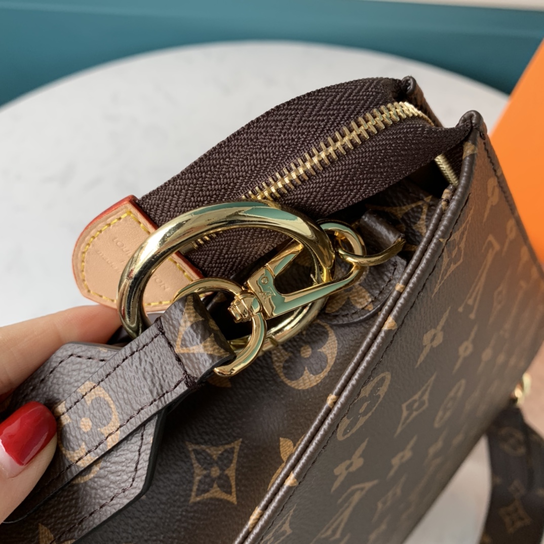 this toiletry pouch takes on a fresh - Bag 3