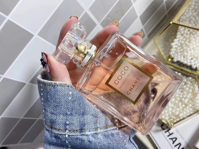 Coco Mademoiselle by Chanel Eau De Parfum Spray for Women - 50ml 1 Coco Mademoiselle by Chanel Eau De Parfum Spray for Women - 50ml
