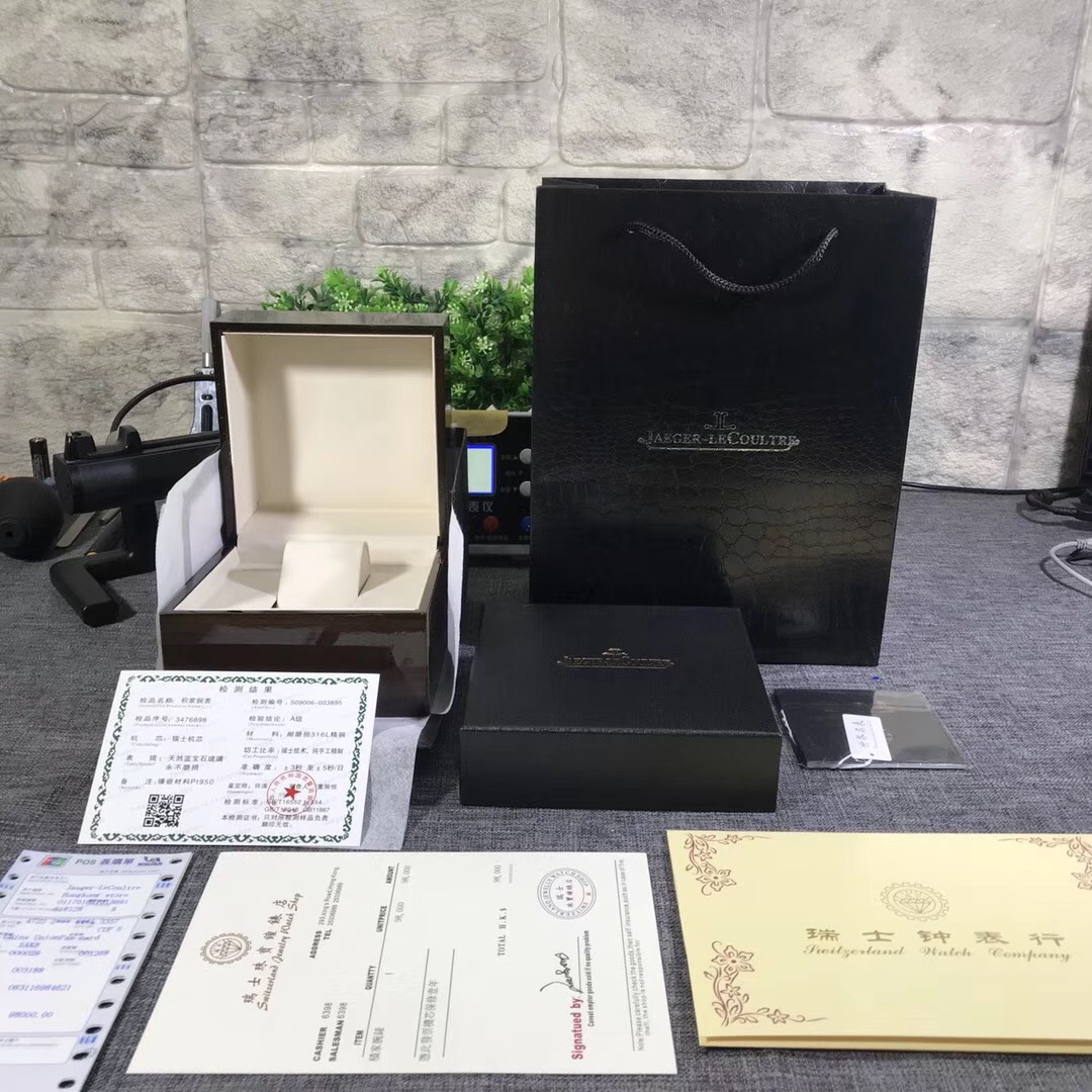 NO:156937,Box packaging counter packaging,19860909盒子包装专柜包装,,Watch