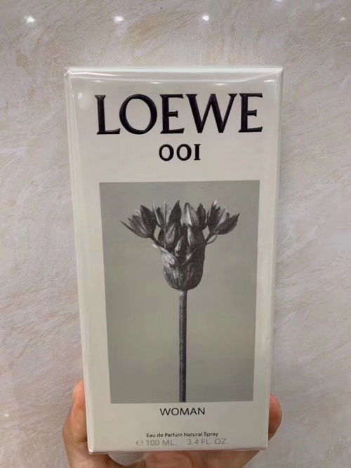 LOEWE 001 Woman Eau de Parfum - 100ml, A Floral Symphony for Her 1 LOEWE 001 Woman Eau de Parfum - 100ml, A Floral Symphony for Her