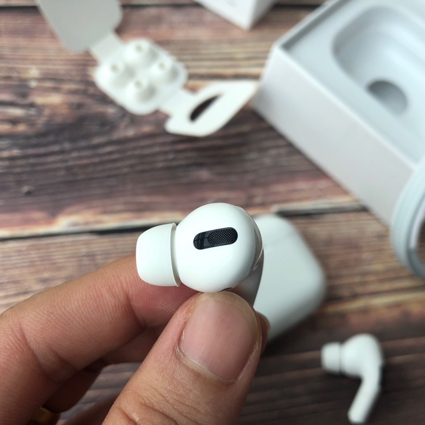 【正版黑网】airpods pro，最高版本【原装黑网】最新最高苹果三代蓝牙耳机，黑网豌豆射手，改名定位，设置降噪模式！一比一原厂壳料喇叭，高度还原正版音质，还原98％正版手感！
⊙支持入耳检测（与正版一致可随意开关）
⊙耳机续航3-4小时，充电仓能充3-4次实足电池保障续航！
⊙音质秒杀airpods 2代低音贼带带劲

设置可开关主动降躁（虚拟降噪，没有正版那么强劲）
电子产品不可能十全十美，我们只能保证是同款里最好的，市面最高版本，真实优质厂家货源 不夸大！


质量保障一年！