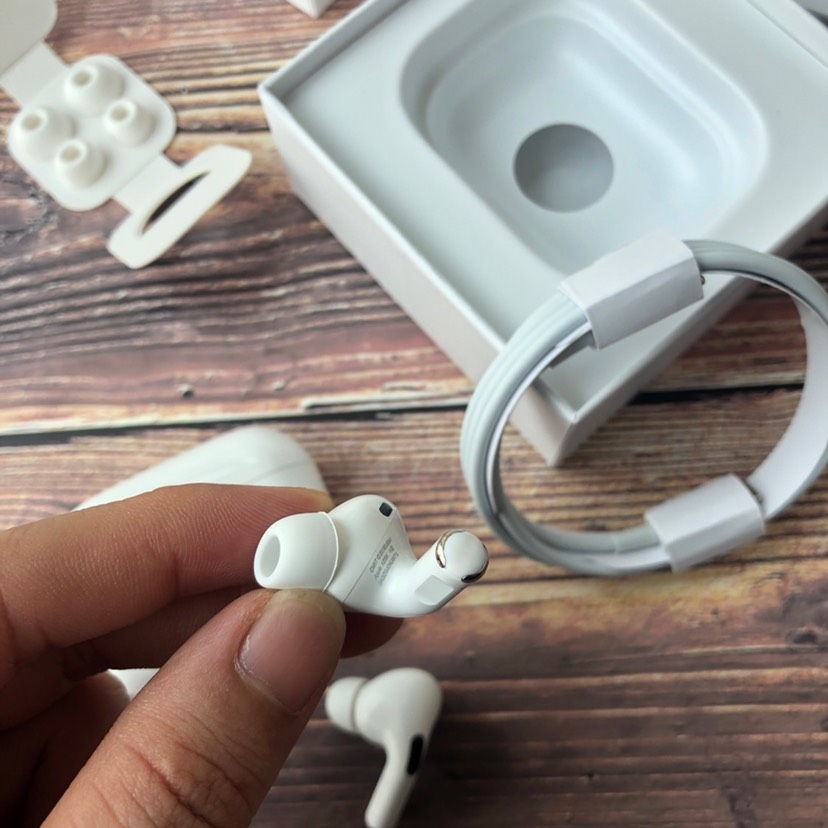 【正版黑网】airpods pro，最高版本【原装黑网】最新最高苹果三代蓝牙耳机，黑网豌豆射手，改名定位，设置降噪模式！一比一原厂壳料喇叭，高度还原正版音质，还原98％正版手感！
⊙支持入耳检测（与正版一致可随意开关）
⊙耳机续航3-4小时，充电仓能充3-4次实足电池保障续航！
⊙音质秒杀airpods 2代低音贼带带劲

设置可开关主动降躁（虚拟降噪，没有正版那么强劲）
电子产品不可能十全十美，我们只能保证是同款里最好的，市面最高版本，真实优质厂家货源 不夸大！


质量保障一年！