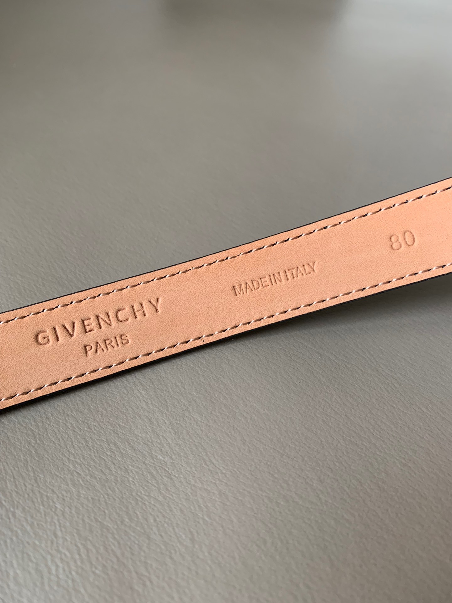 Top-Supplied Specialty Goat Leather Headbands with Retro Buttons: Graceful and Noble Symbols - 图片 9