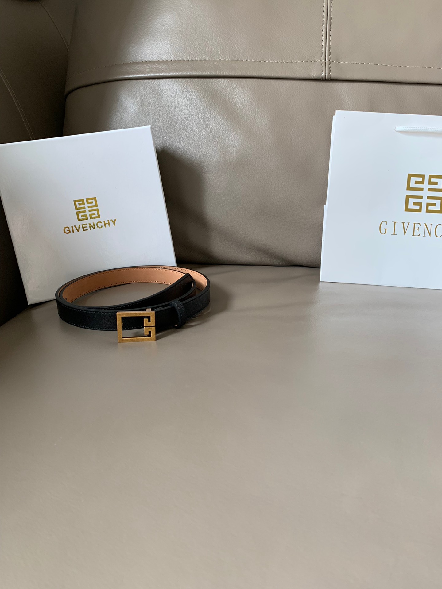 Top-Supplied Specialty Goat Leather Headbands with Retro Buttons: Graceful and Noble Symbols - 图片 6
