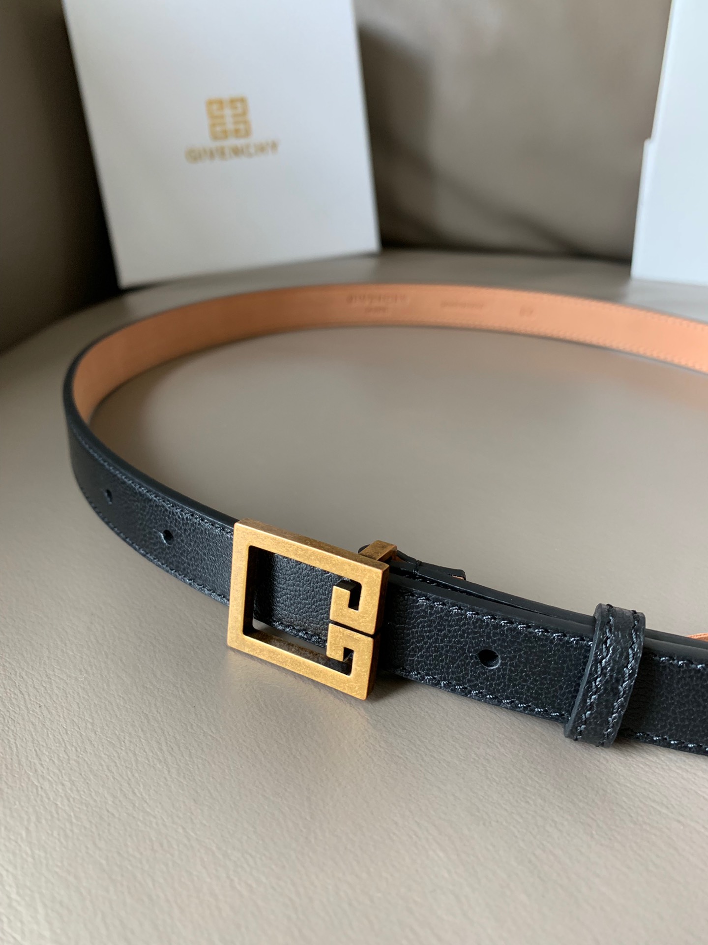 Top-Supplied Specialty Goat Leather Headbands with Retro Buttons: Graceful and Noble Symbols - 图片 8