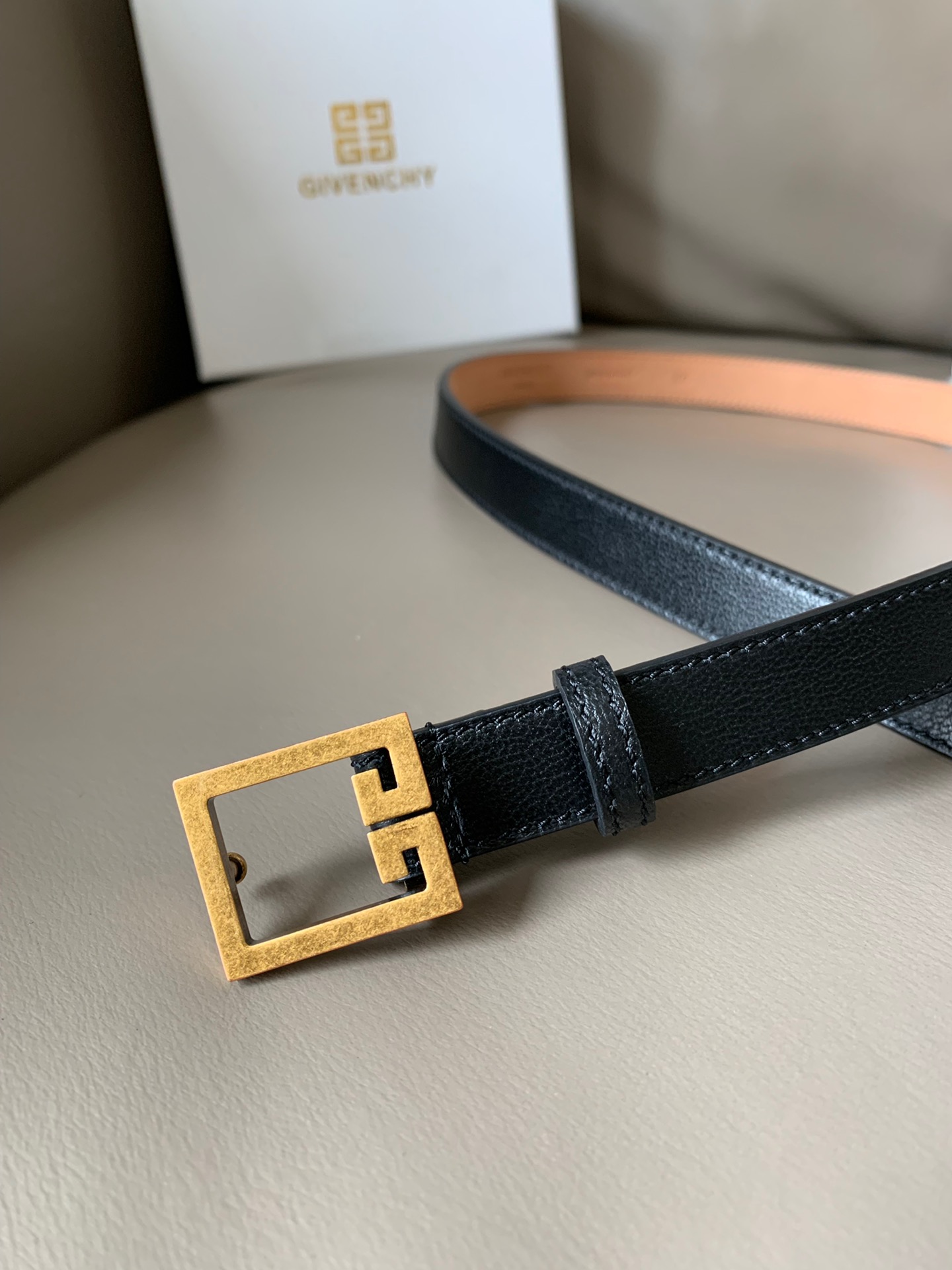 Top-Supplied Specialty Goat Leather Headbands with Retro Buttons: Graceful and Noble Symbols - 图片 3