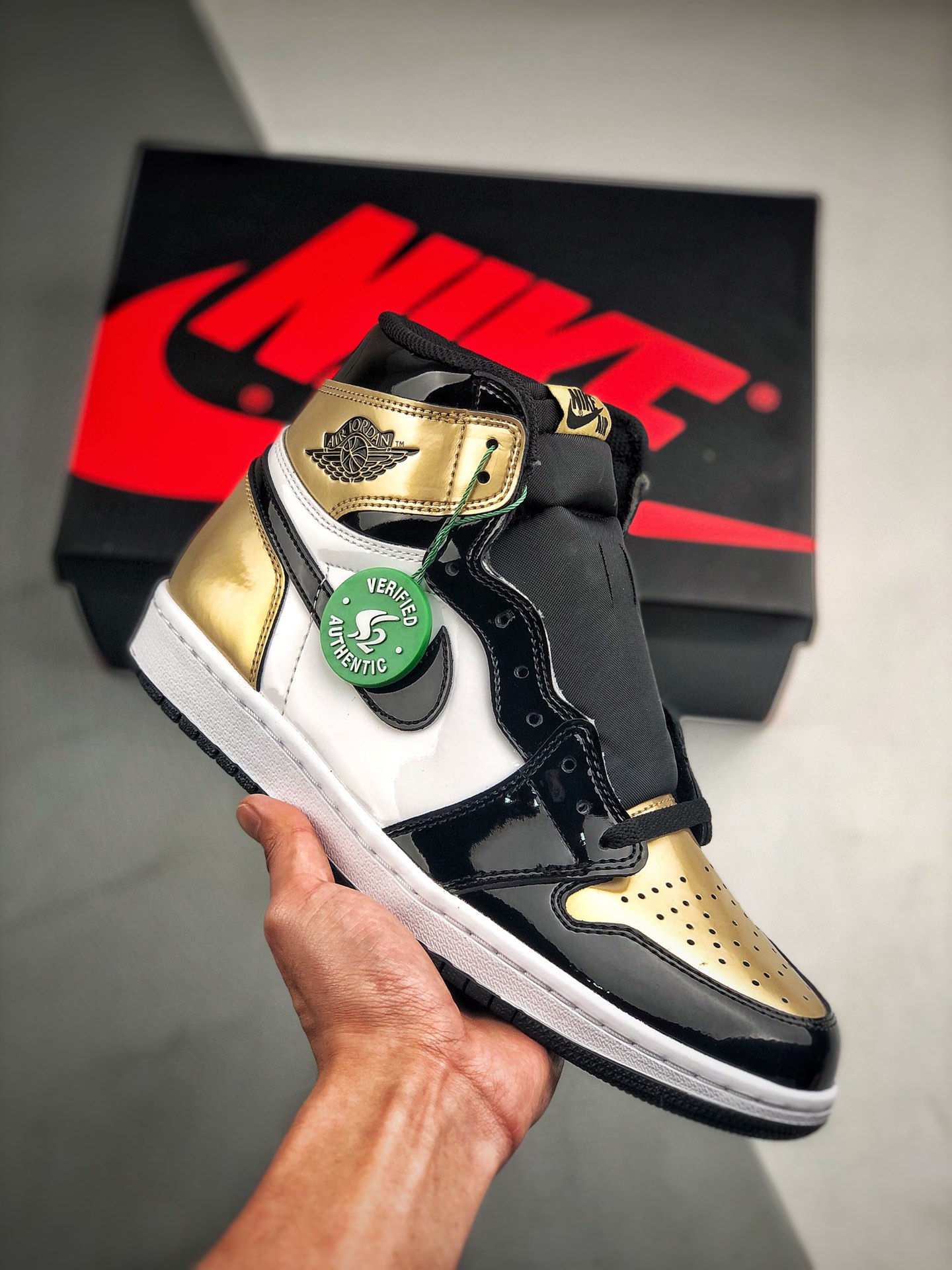 Apoyo contra reembolso S2 puro original, creando otro pico 💪🏻💪🏻 Air Jordan 1 Retro "Gold Toe" puntera de charol neg…