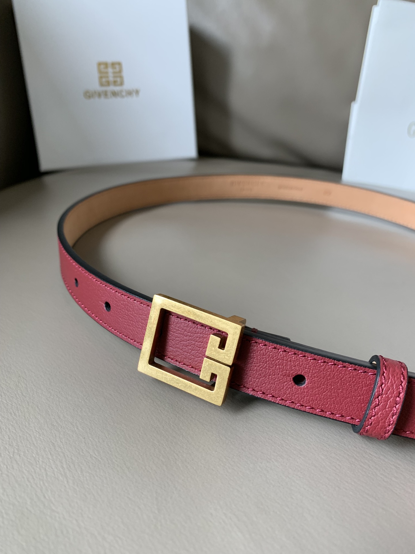 “Premium Ms. GivenCHY Zi-Vanch Goat Headline Jewelry with Retro Buttons” - 图片 8