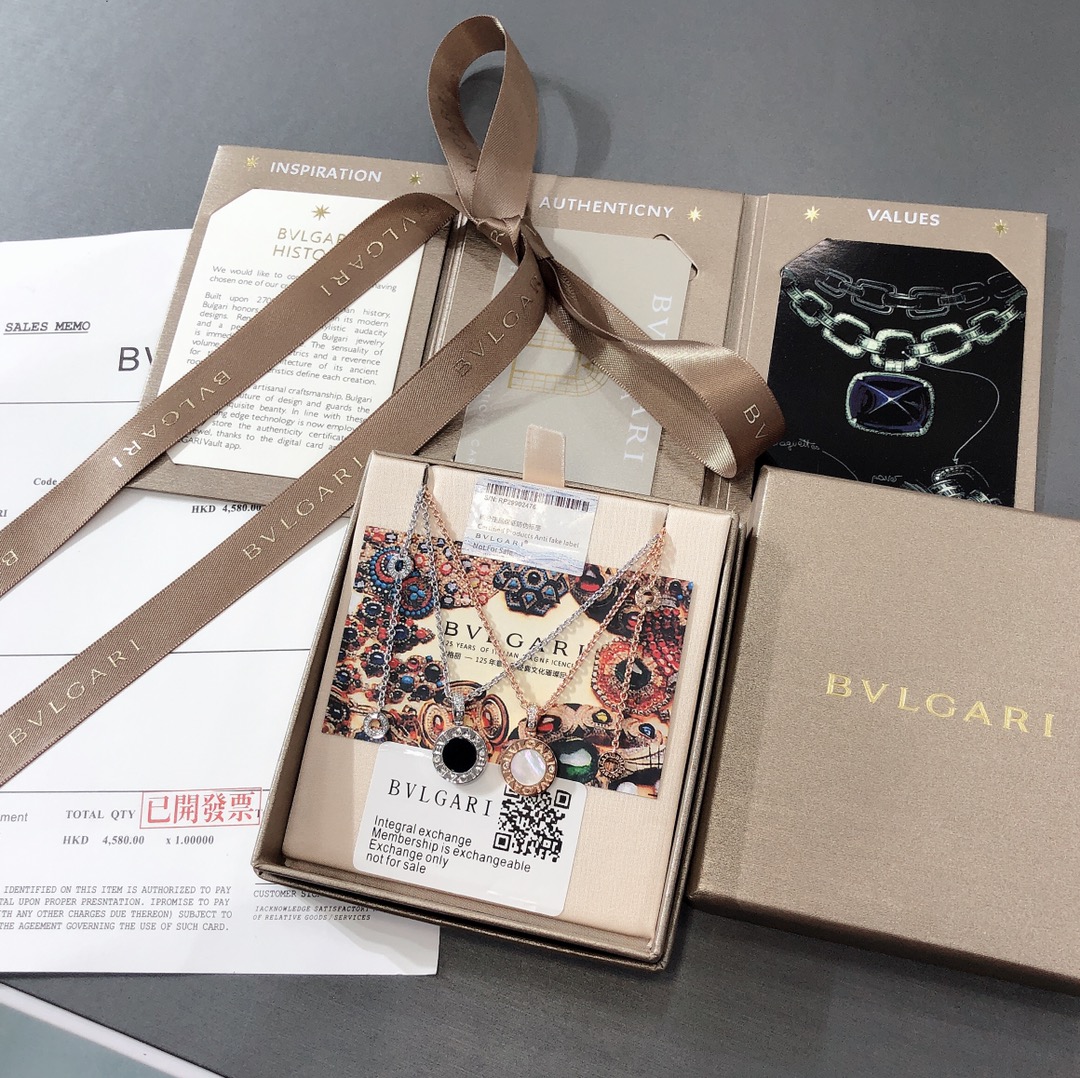 NO:101546,Baojia Double-sided Necklace [Purchase Agent Version] Classic double-sided flip black and white ceramic necklace perfectly restores the details of the counter, inlaid with mother-of-pearl and black agate, exclusive real shot, visible picture craftsmanship, high-end 925 sterling silver electroplated 18k gold quality, simple and atmospheric, freely wearing platinum on both sides, rose gold, Bulgari necklace, bvlgari, necklace, pure silver19860909宝家双面项链【代购版本】 经典双面翻转黑白陶瓷 项链完美还原专柜细节 镶嵌珍珠母贝和黑玛瑙 独家实拍 图片可见工艺 高端925纯银电镀18k金品质 简单大气 两面自由佩戴铂金 玫瑰金,宝格丽项链,bvlgari,necklace,pure silver,Jewelry