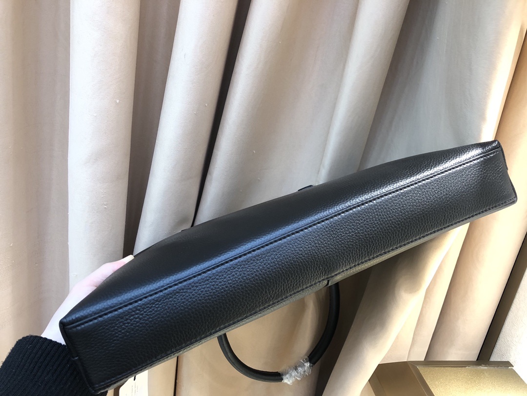 普公文包款号:88638-1#规格:40x30x6cm 意大利米兰原版 顶级货,原版头层皮,不是头层牛皮
