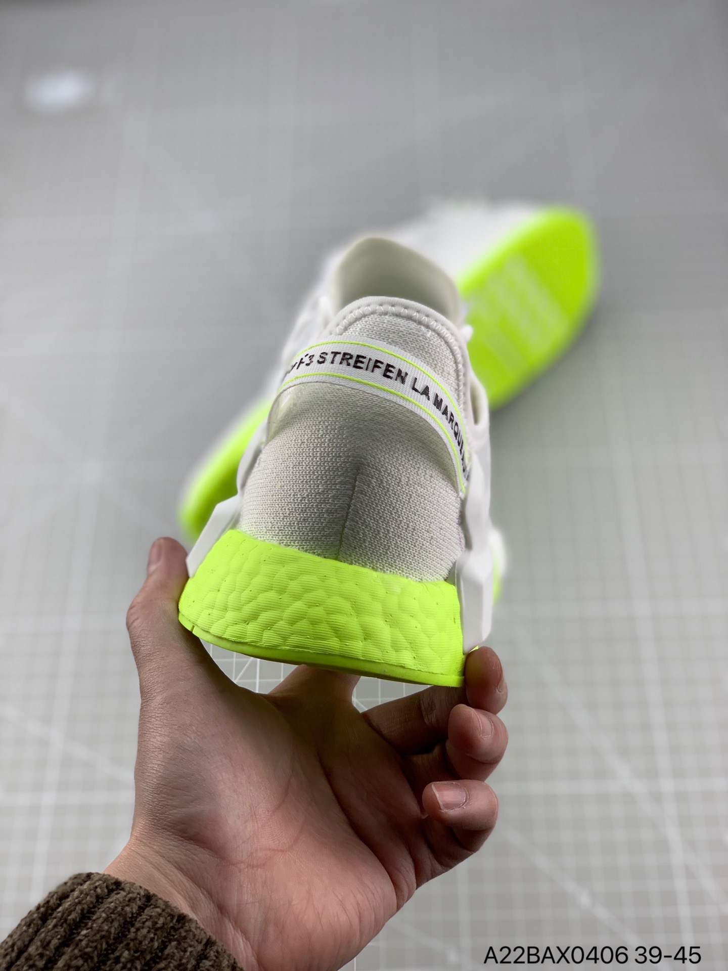180公司级真爆 阿迪达斯 Adidas NMD R-1 针织面街头风经典百搭跑步鞋 官方货号FX3901