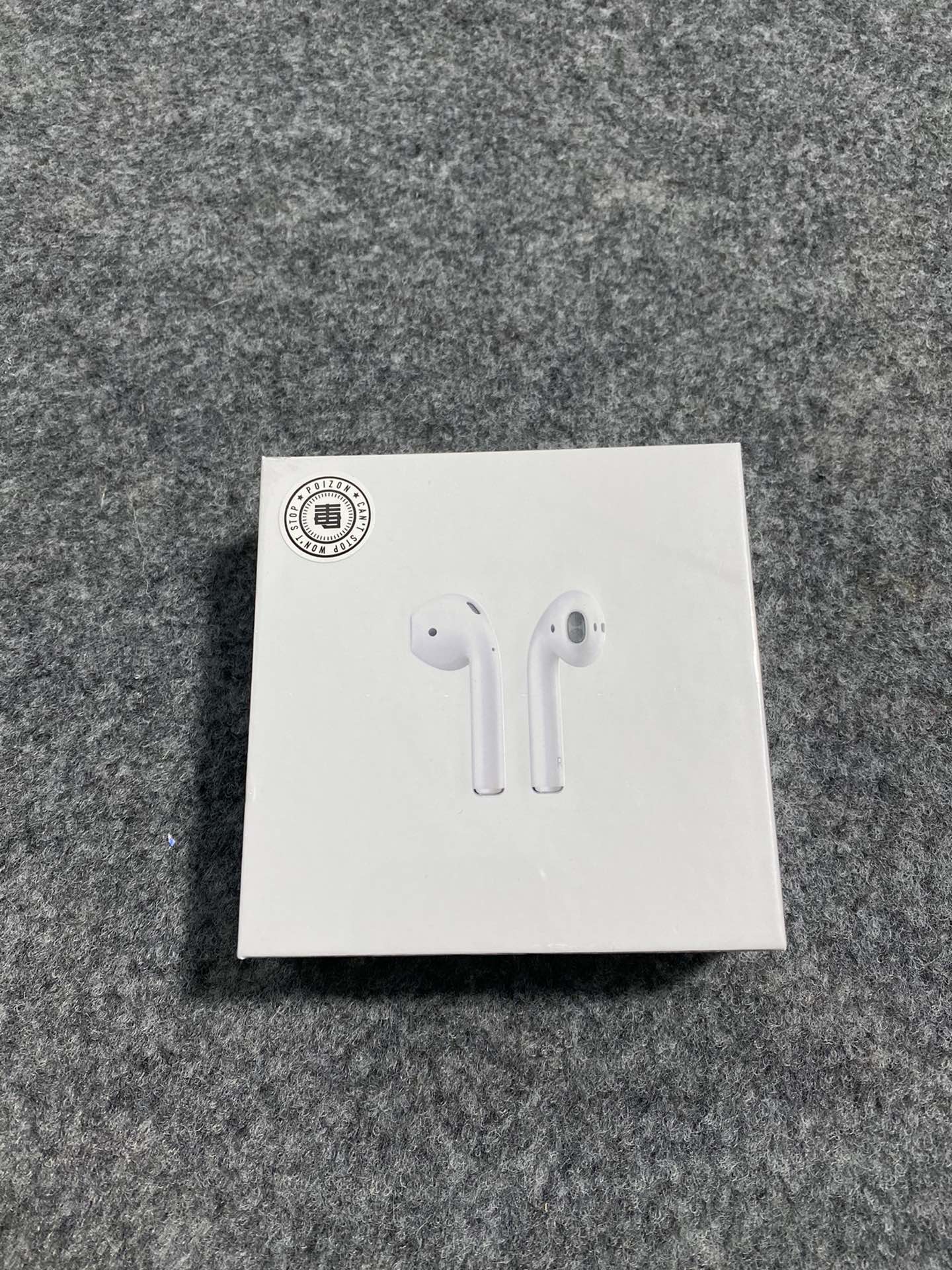 安福现货放💰200!支持放店! 苹果AirPods二代耳机 毒版冲正! 原代工厂外壳材料 手感重量同步正品! 顶级高通3026芯片 市面最好版本 专供冲正! 采用石墨钛1.7喇叭 主打HiFi完美音质 5.0蓝牙解码Aac协议 双耳通话模式! 随意设置改名定位 游戏视频不延迟! 高速弹窗连接 无需手动设置! 耳机充满可使用3-4小时,电池盒待机72小时! 赠送专用无线充电盘 保护壳 毒版纸箱 专柜小票 毒证书等全套配件!