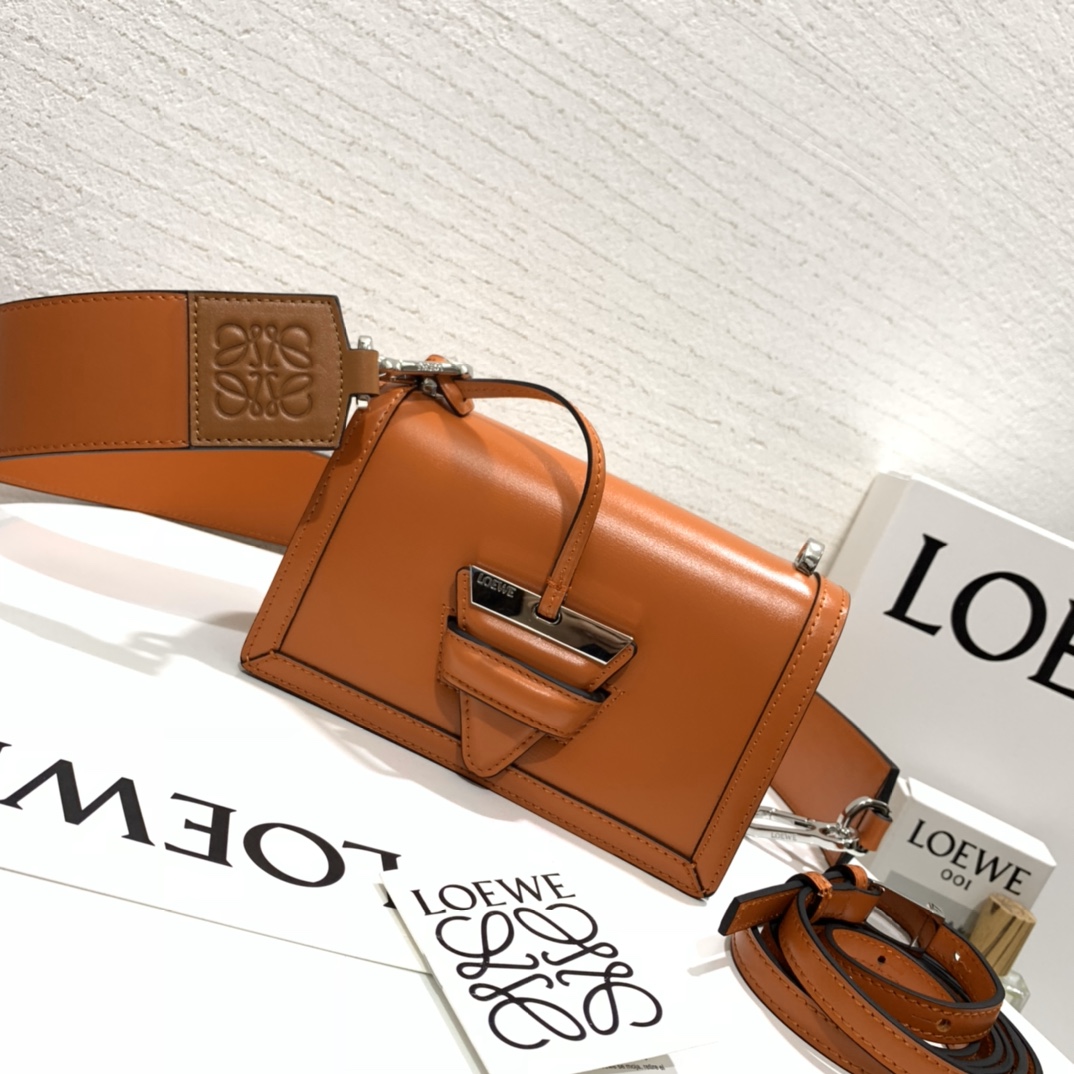 loewe罗意威新款三角包barcelona经典款原单顶级专柜品质