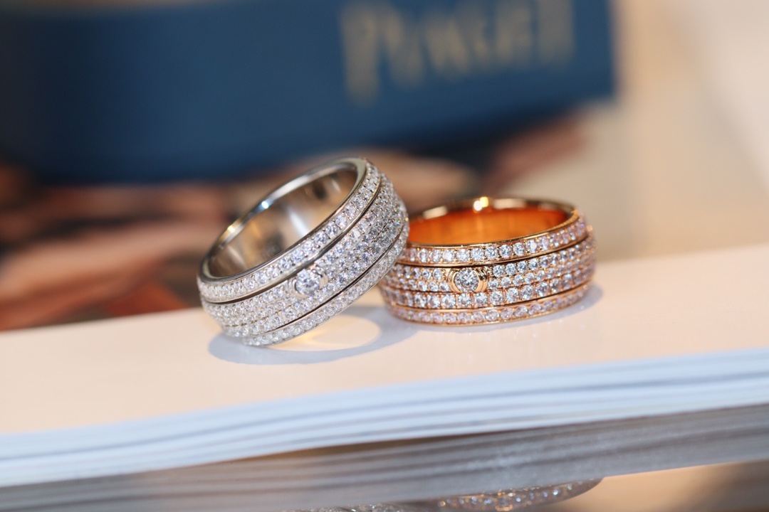 【我们出品】📢厂家直销 ZP开版 顶尖珠宝工艺  历时3个月 伯爵🆕款款指环💍，镶嵌多颗施华洛世奇原石，中央环可以转动，采用超级仿真钻 手工镶嵌 CNC车床工艺 真心重工 闪 石头也是采用了独特对镶嵌方式 让它更闪 也不会掉石🌟～尺码5678