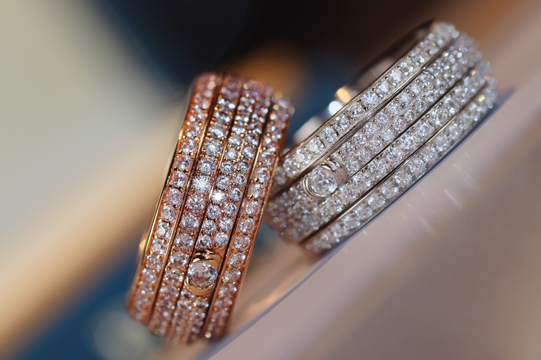 【我们出品】📢厂家直销 ZP开版 顶尖珠宝工艺  历时3个月 伯爵🆕款款指环💍，镶嵌多颗施华洛世奇原石，中央环可以转动，采用超级仿真钻 手工镶嵌 CNC车床工艺 真心重工 闪 石头也是采用了独特对镶嵌方式 让它更闪 也不会掉石🌟～尺码5678