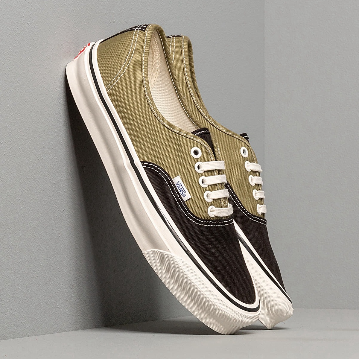 💥新品VANS/范斯 OG Authentic LX黑绿拼色低帮男女帆布板鞋尺码36-44，型号SY30.