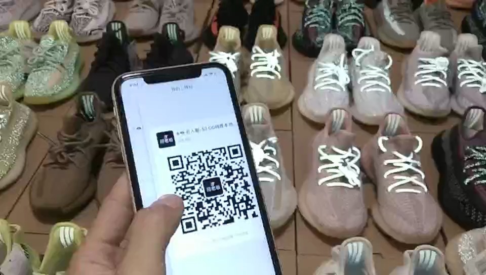 Stylish & Comfortable Fashion Sneakers - Walk with Confidence and Style