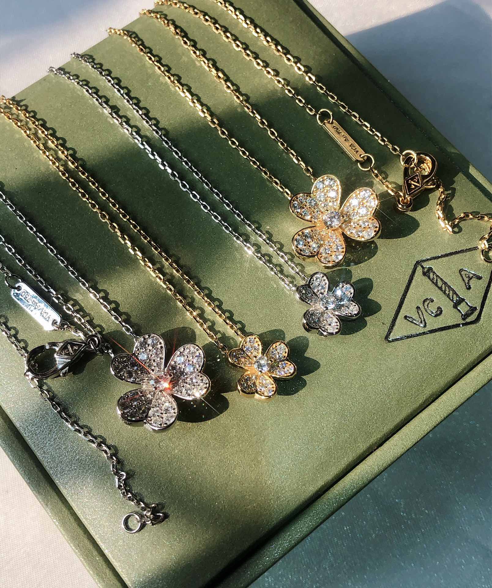 NO:104409,Small P-Big Frivole series Clover necklace Super classic and not pretentious, absolutely outstanding and versatile, Platinum/k yellow, spot, Vac necklace, necklace19860909小p大Frivole系列 三叶草项链 超级经典不矫情 绝对出众百搭耶 白金/k黄色 现货,Vac项链,necklace,Jewelry