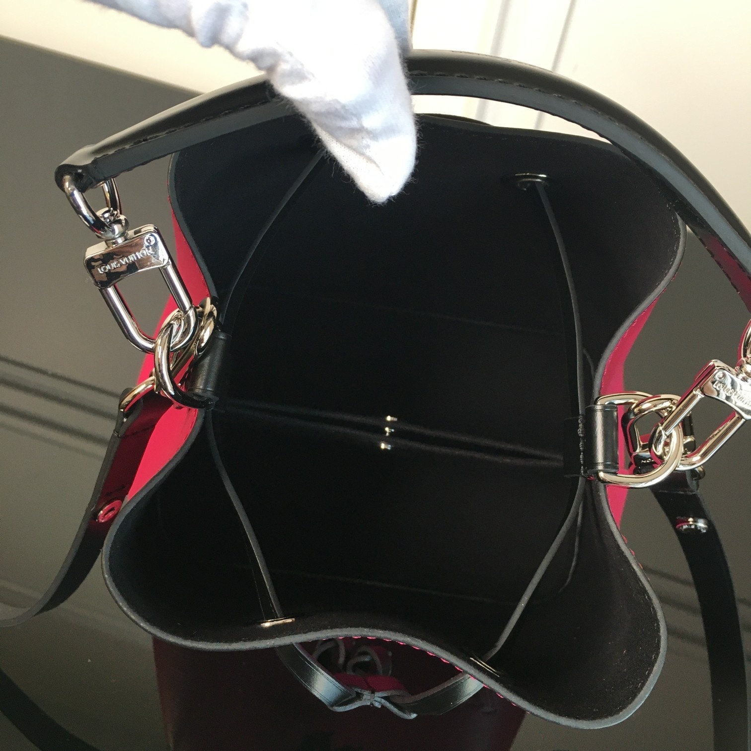 2020夏季MINI新款 M52853胭脂红【顶级原单】 NÉONOÉ BB 手袋(线上首发) NéoN