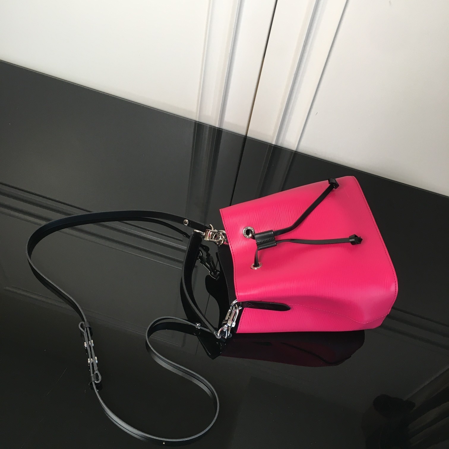 2020夏季MINI新款 M52853胭脂红【顶级原单】 NÉONOÉ BB 手袋(线上首发) NéoN