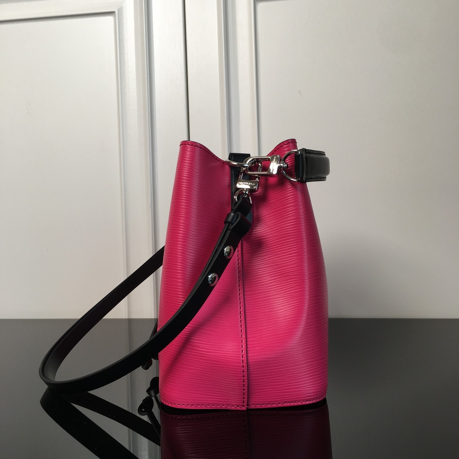 2020夏季MINI新款 M52853胭脂红【顶级原单】 NÉONOÉ BB 手袋(线上首发) NéoN