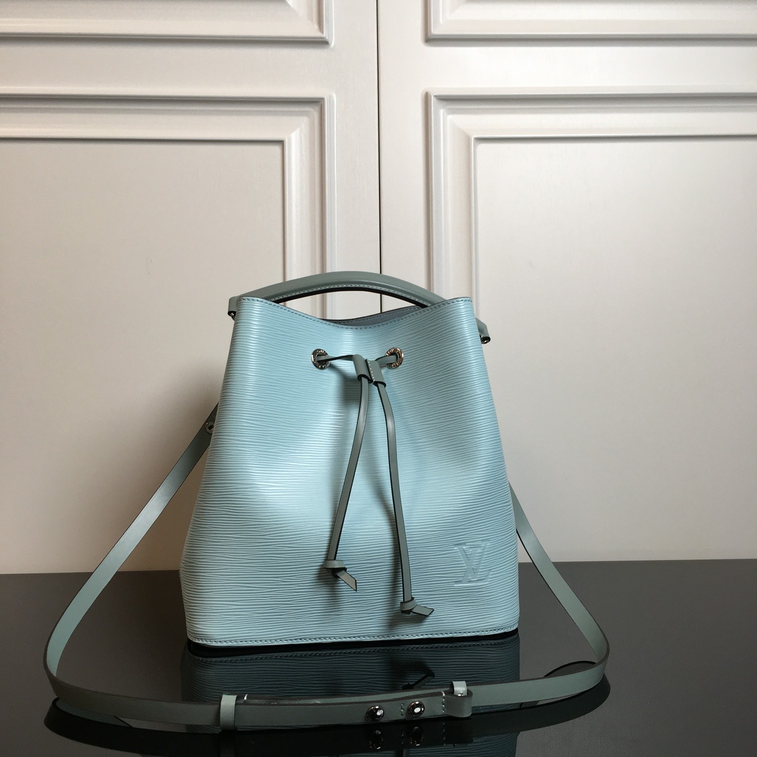 2020夏季新款👏M54366薄荷绿【顶级原单】 💁🏻LOCKME BUCKET 手袋此款时尚桶包的设计