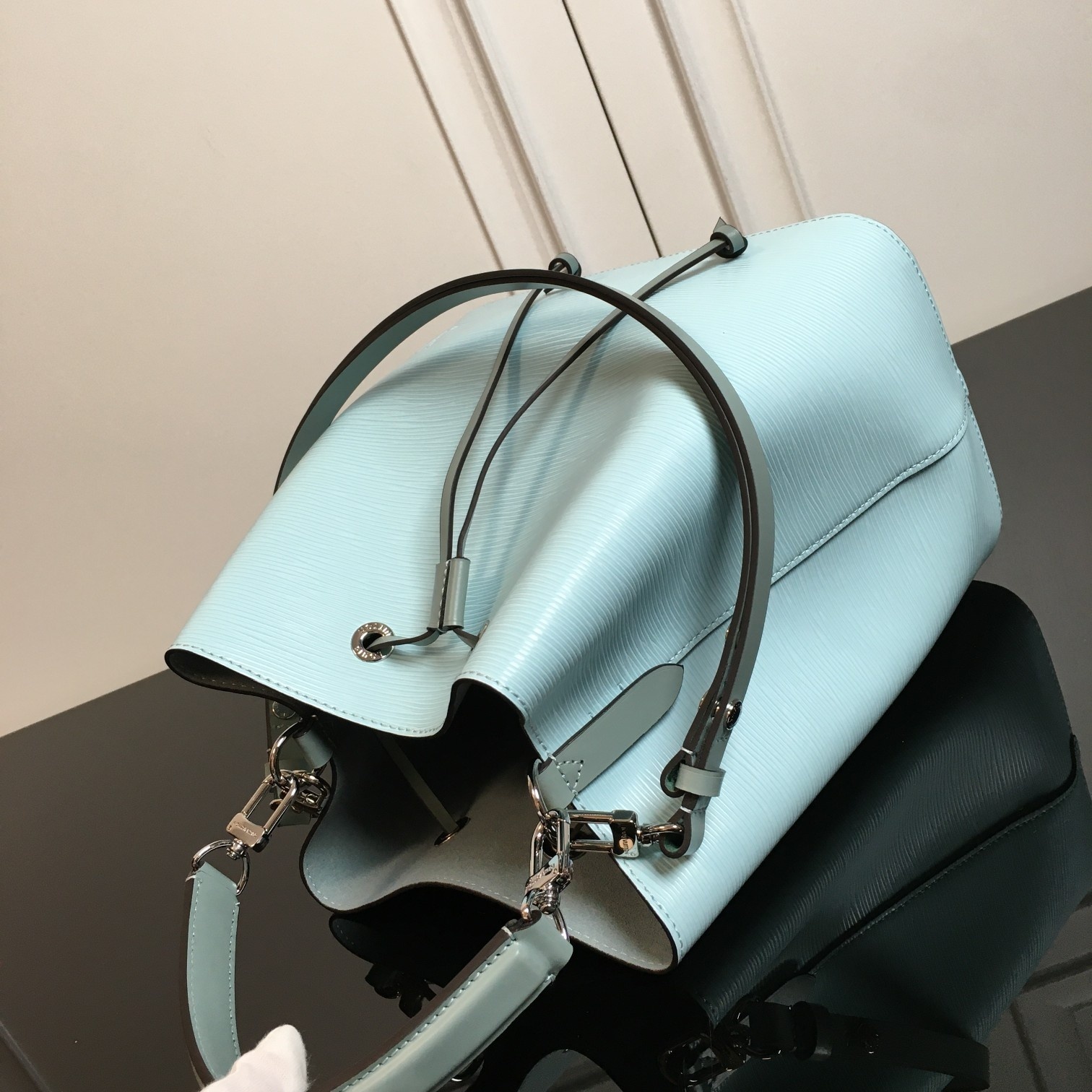 2020夏季新款👏M54366薄荷绿【顶级原单】 💁🏻LOCKME BUCKET 手袋此款时尚桶包的设计