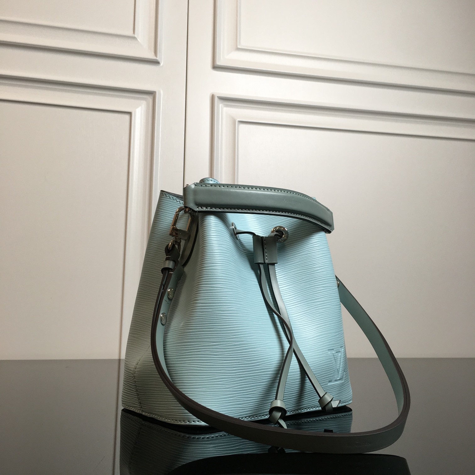 2020夏季新款👏M54366薄荷绿【顶级原单】 💁🏻LOCKME BUCKET 手袋此款时尚桶包的设计