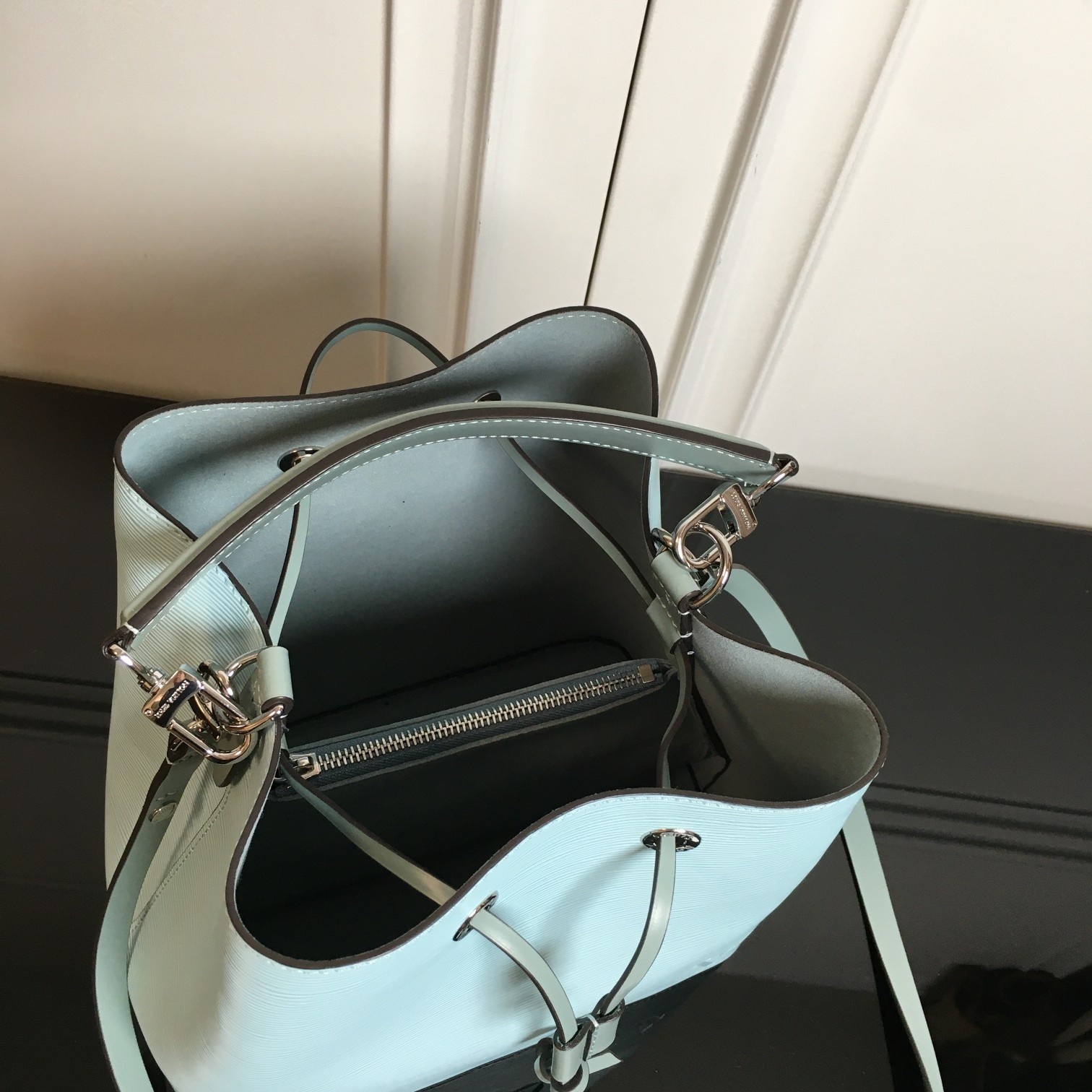 2020夏季新款👏M54366薄荷绿【顶级原单】 💁🏻LOCKME BUCKET 手袋此款时尚桶包的设计