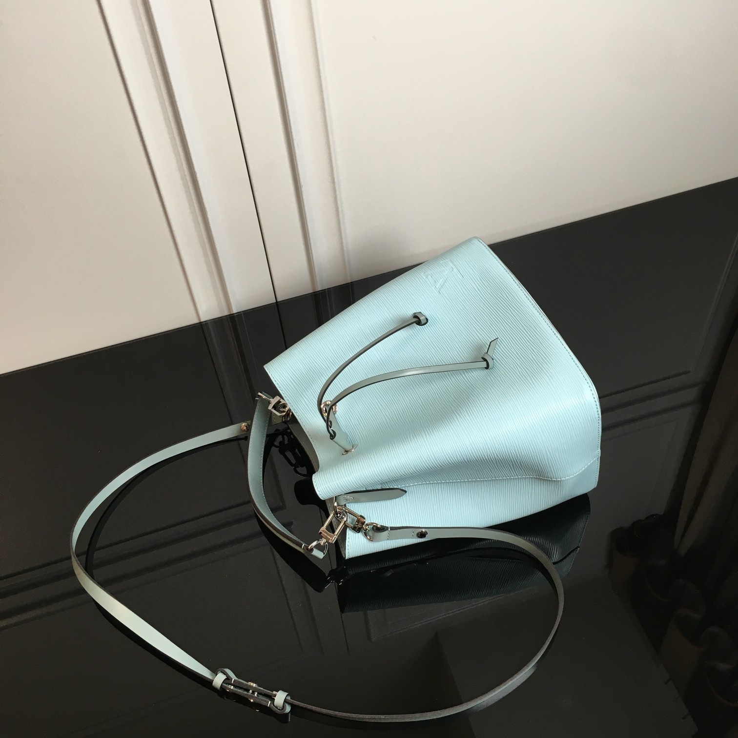 2020夏季新款👏M54366薄荷绿【顶级原单】 💁🏻LOCKME BUCKET 手袋此款时尚桶包的设计