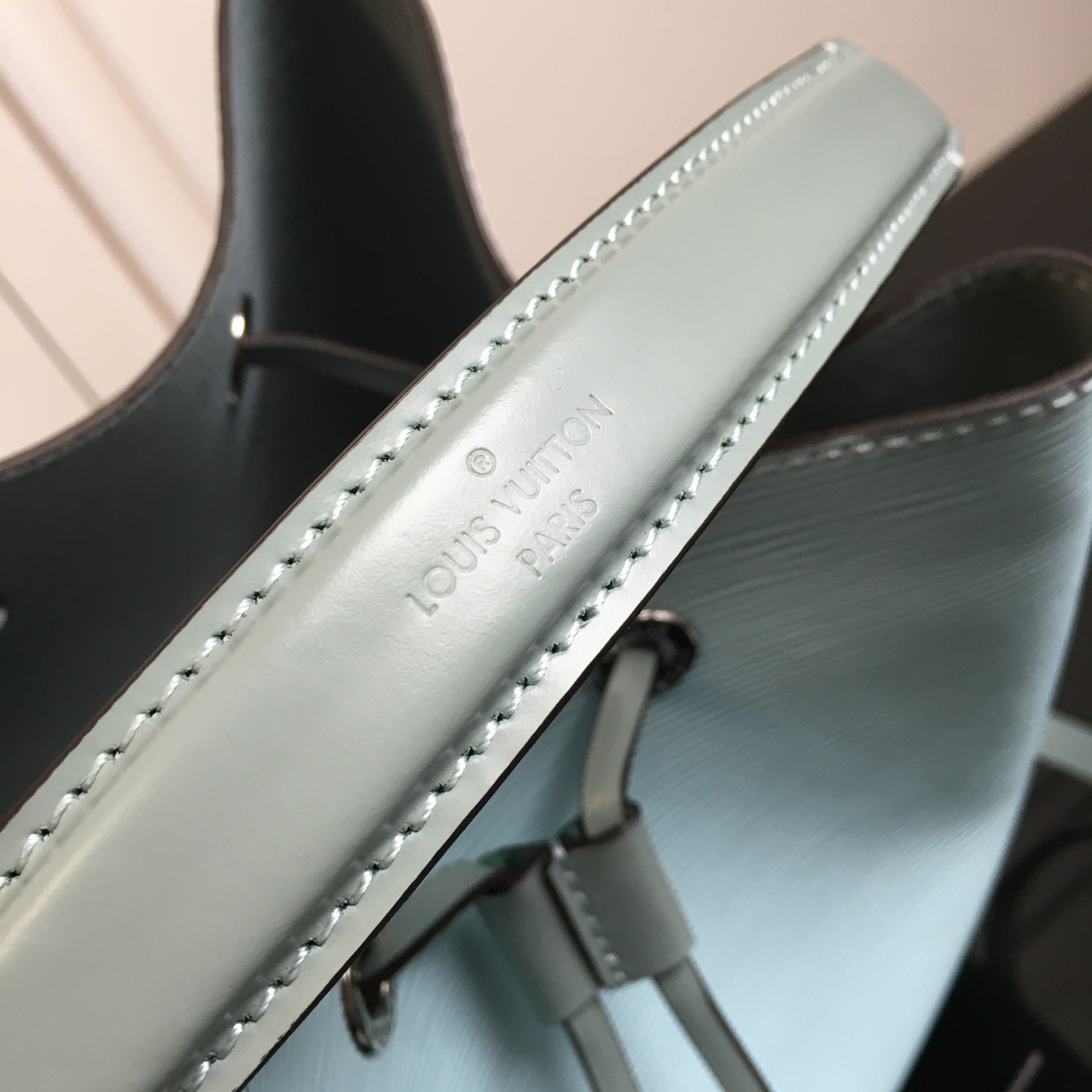 2020夏季新款👏M54366薄荷绿【顶级原单】 💁🏻LOCKME BUCKET 手袋此款时尚桶包的设计