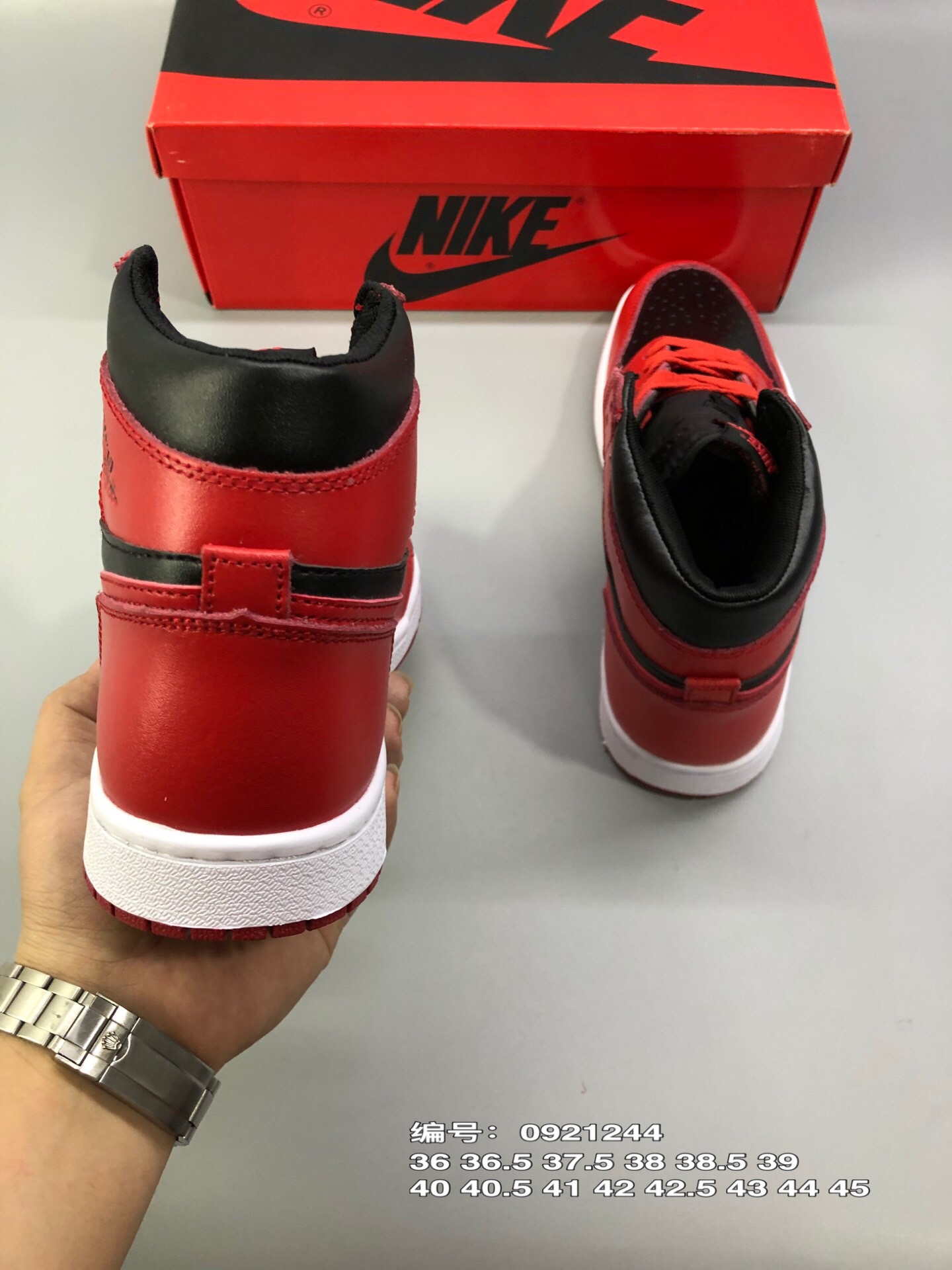 130 AJ乔丹AIR JORDAN 1 Mid AJ1高帮篮球鞋