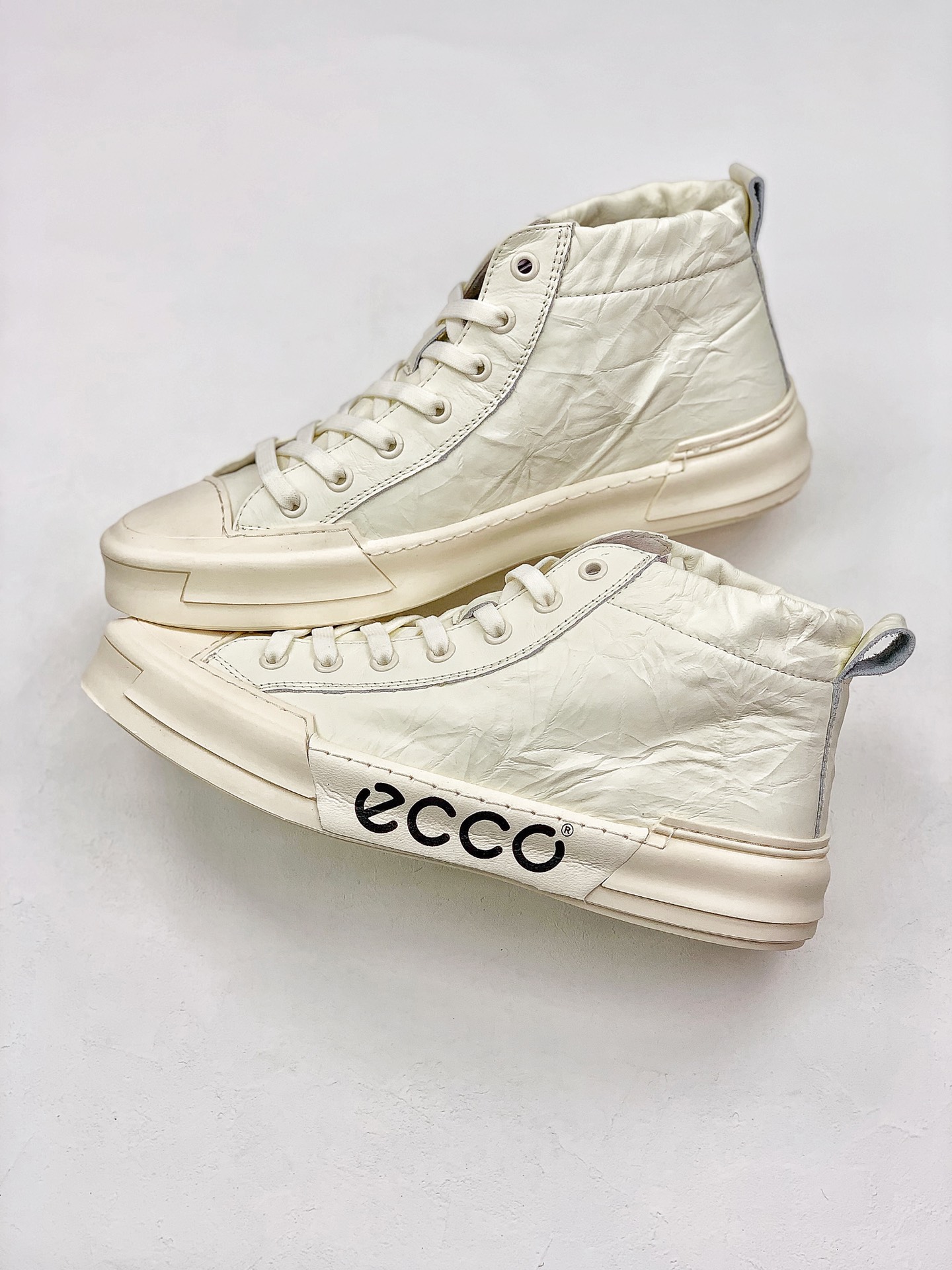 330 Ecco 爱步 真材实料 手抓纹皮舒适型休闲鞋 选用顶级手抓纹皮 柔软舒适